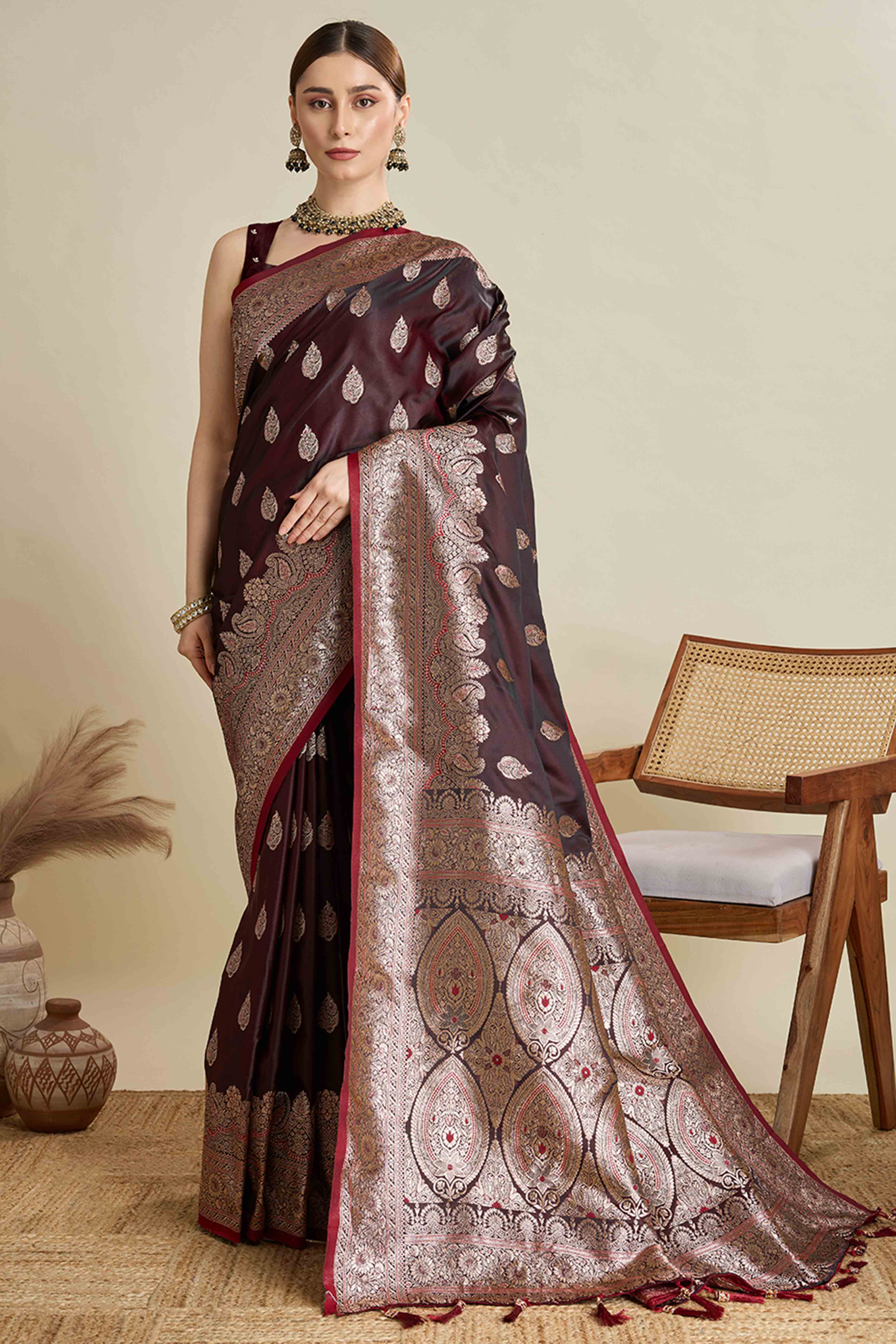 Dark Brown Pure Silk Saree Featuring Traditional Banarasi Zari Weaving Patterns
