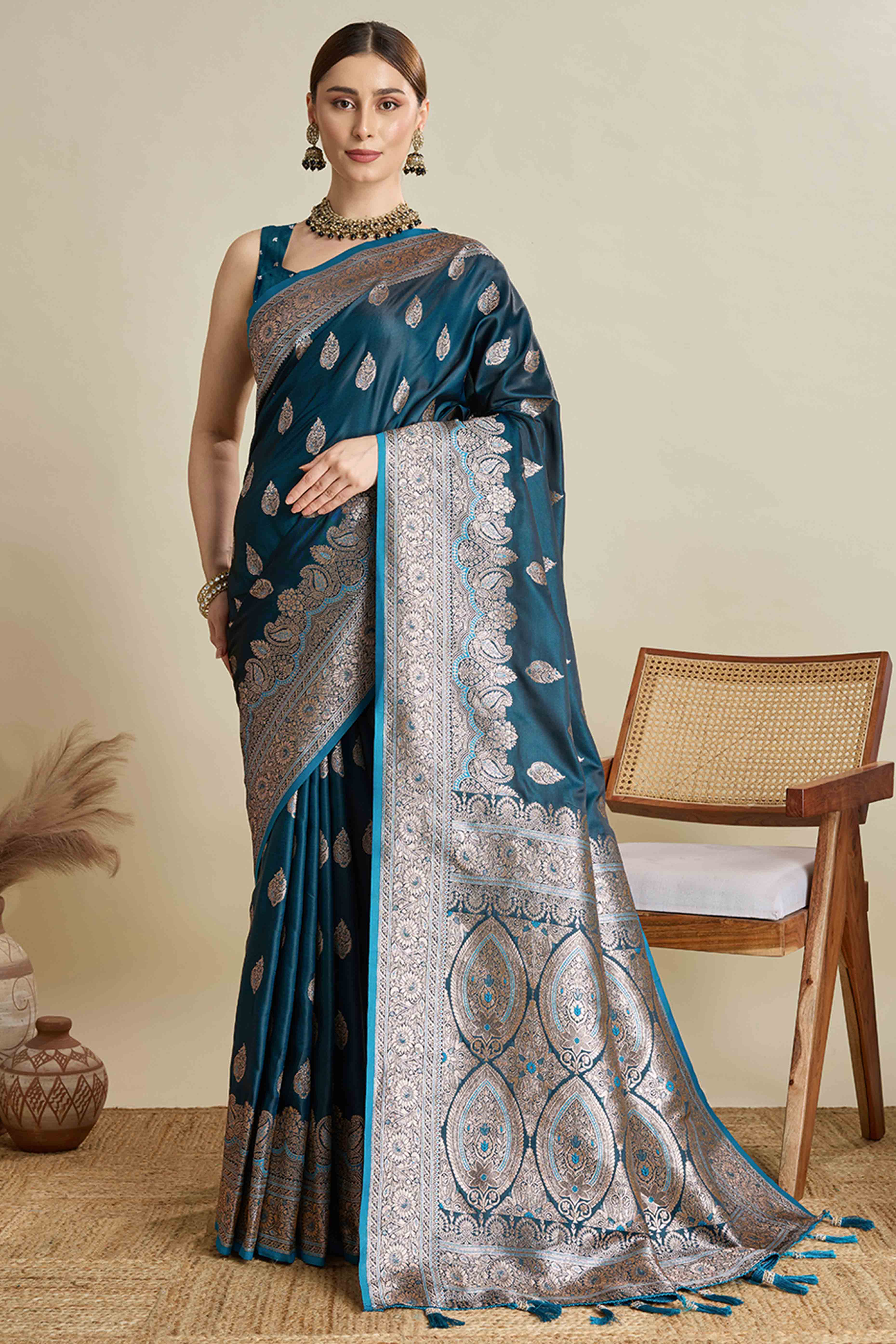 Teal Pure Silk Saree Featuring Traditional Banarasi Zari Weaving Patterns