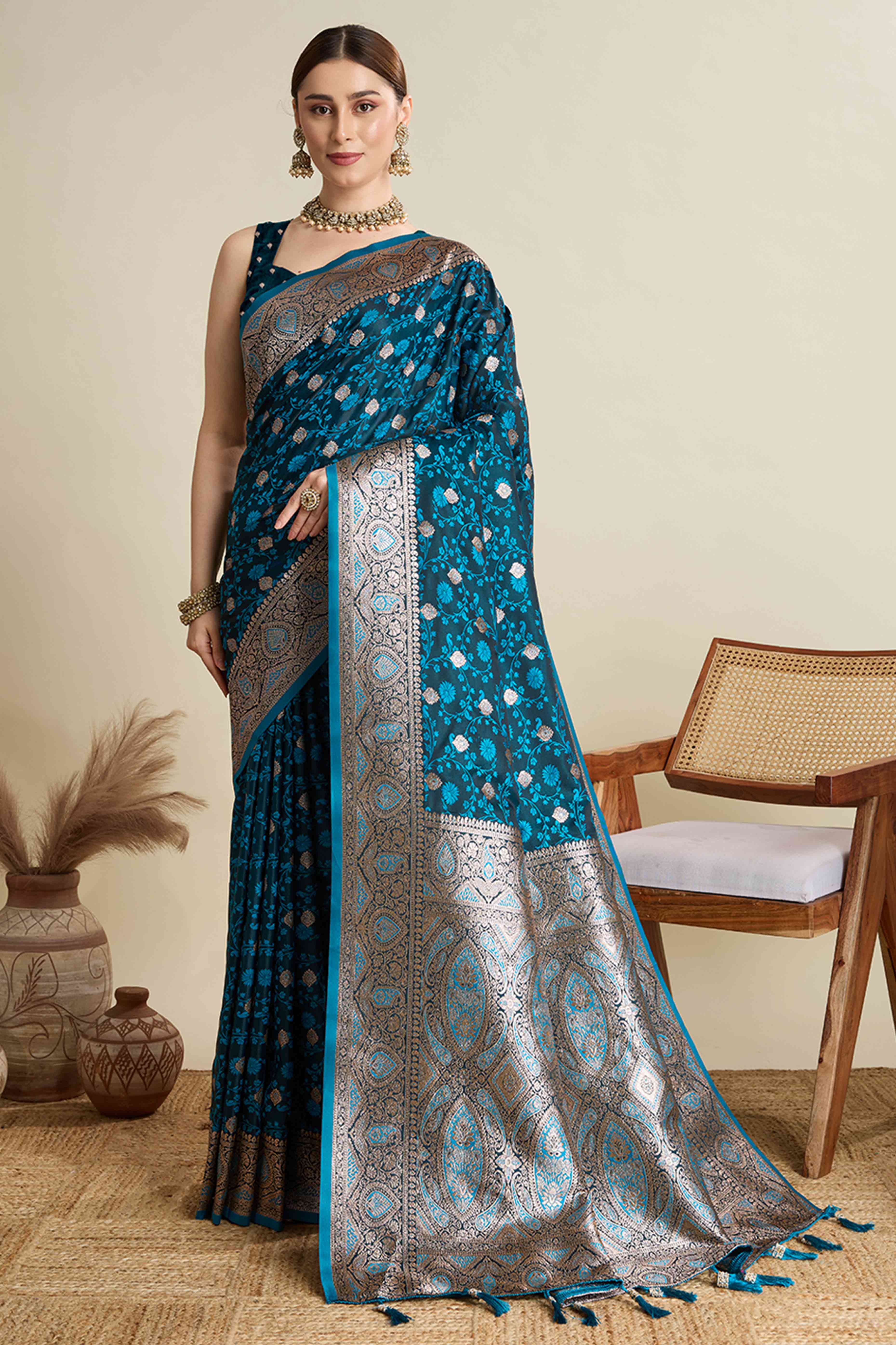 Blue Pure Silk Saree Featuring Traditional Banarasi Zari Weaving Patterns