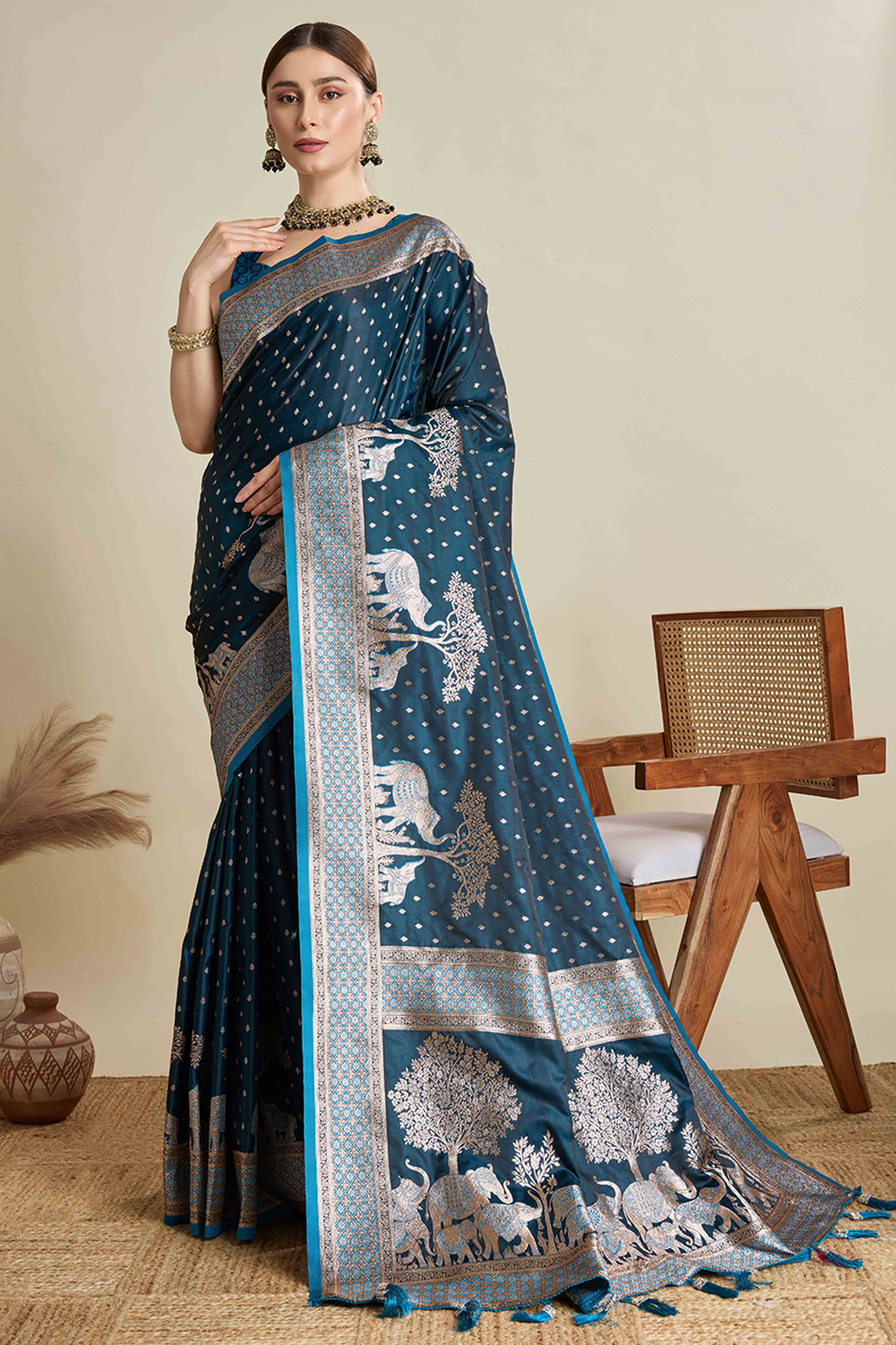 Blue Pure Silk Saree Featuring Traditional Banarasi Zari Weaving Patterns