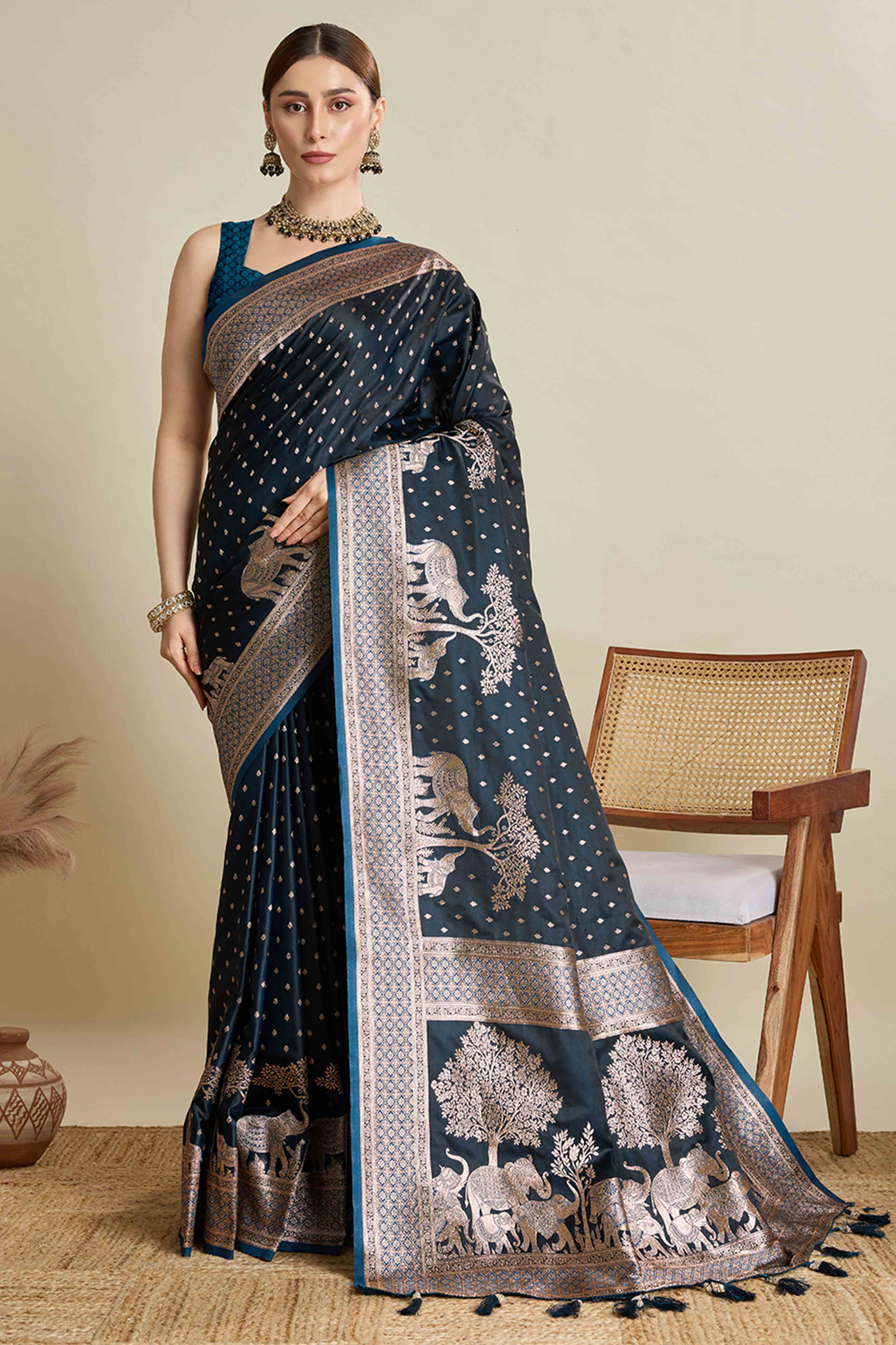 Blue Pure Silk Saree Featuring Traditional Banarasi Zari Weaving Patterns