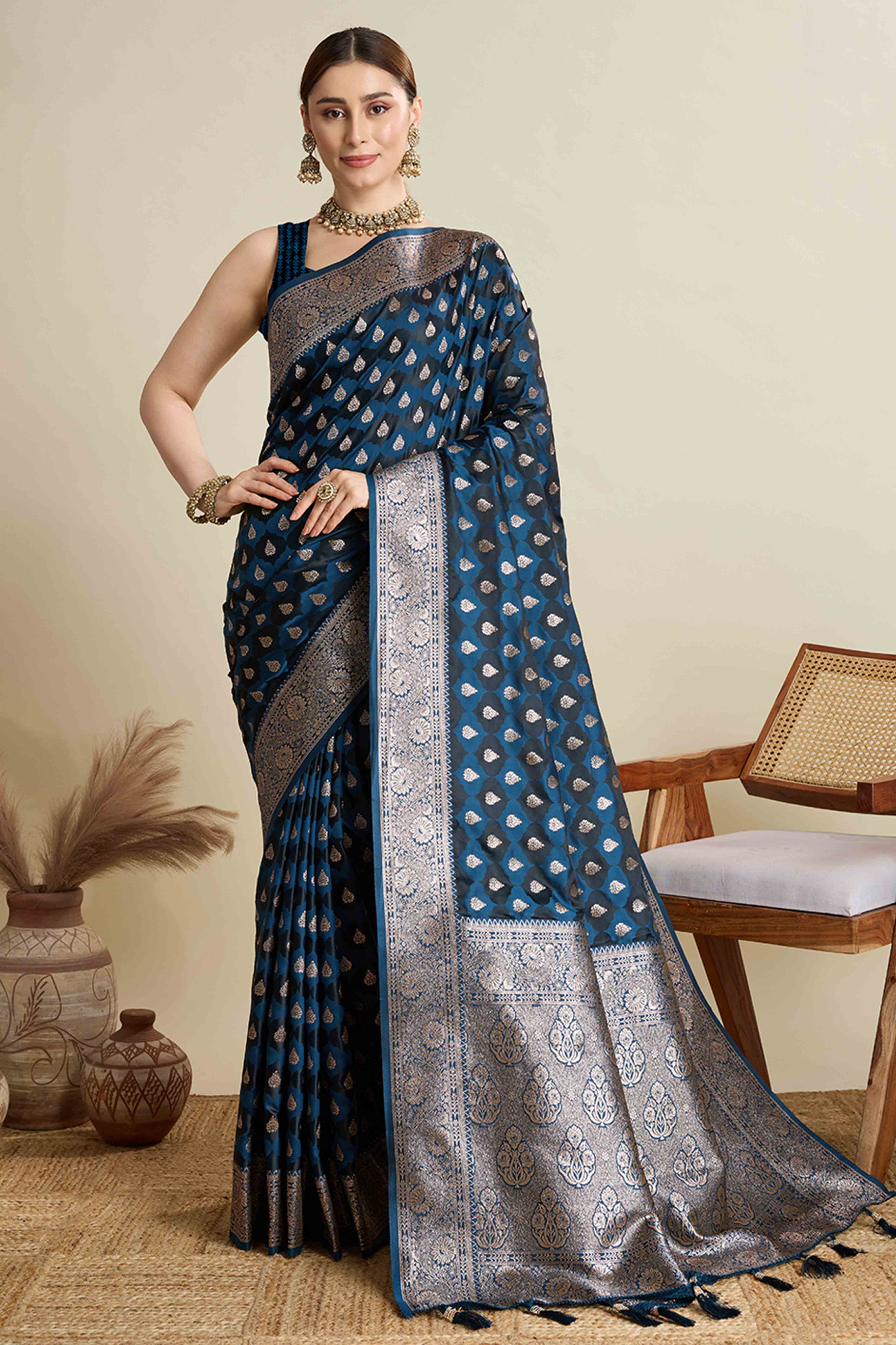 Blue Pure Silk Saree Featuring Traditional Banarasi Zari Weaving Patterns