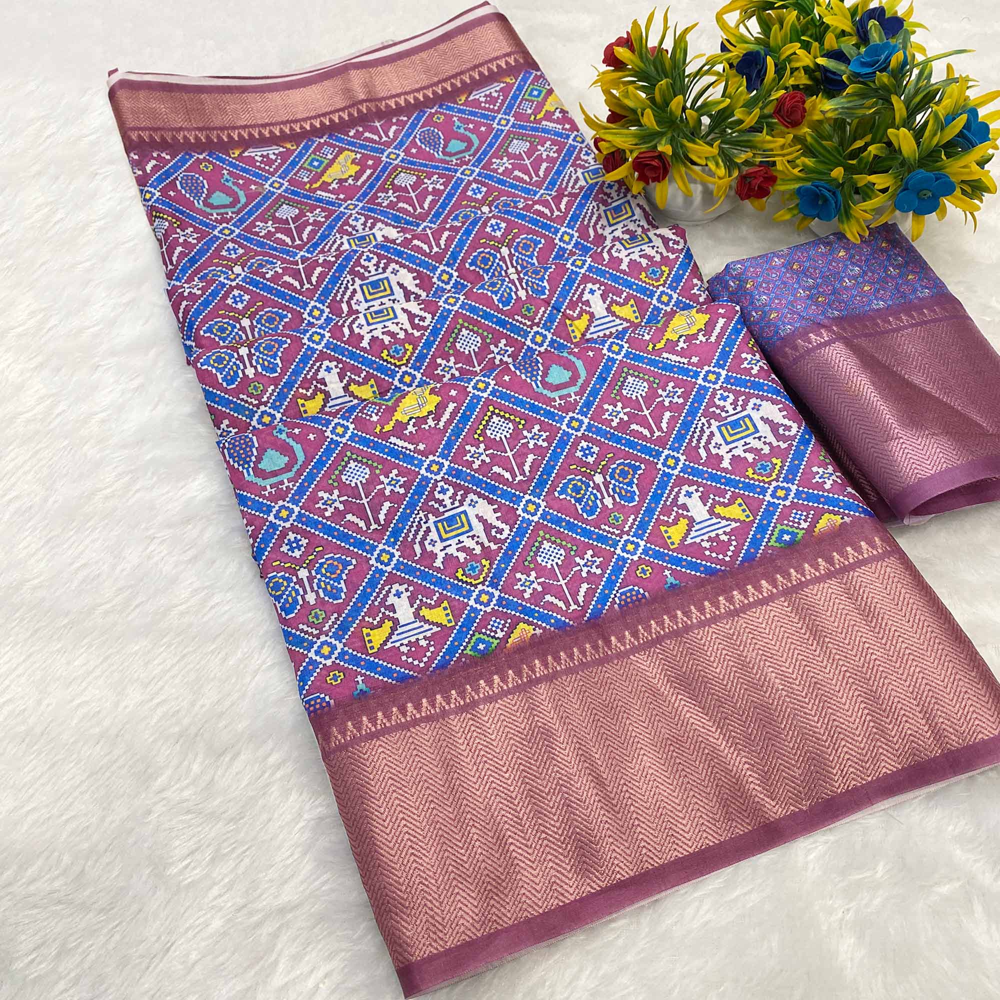 Lavender Dola Silk Saree Featuring Traditional Patan Patola Print