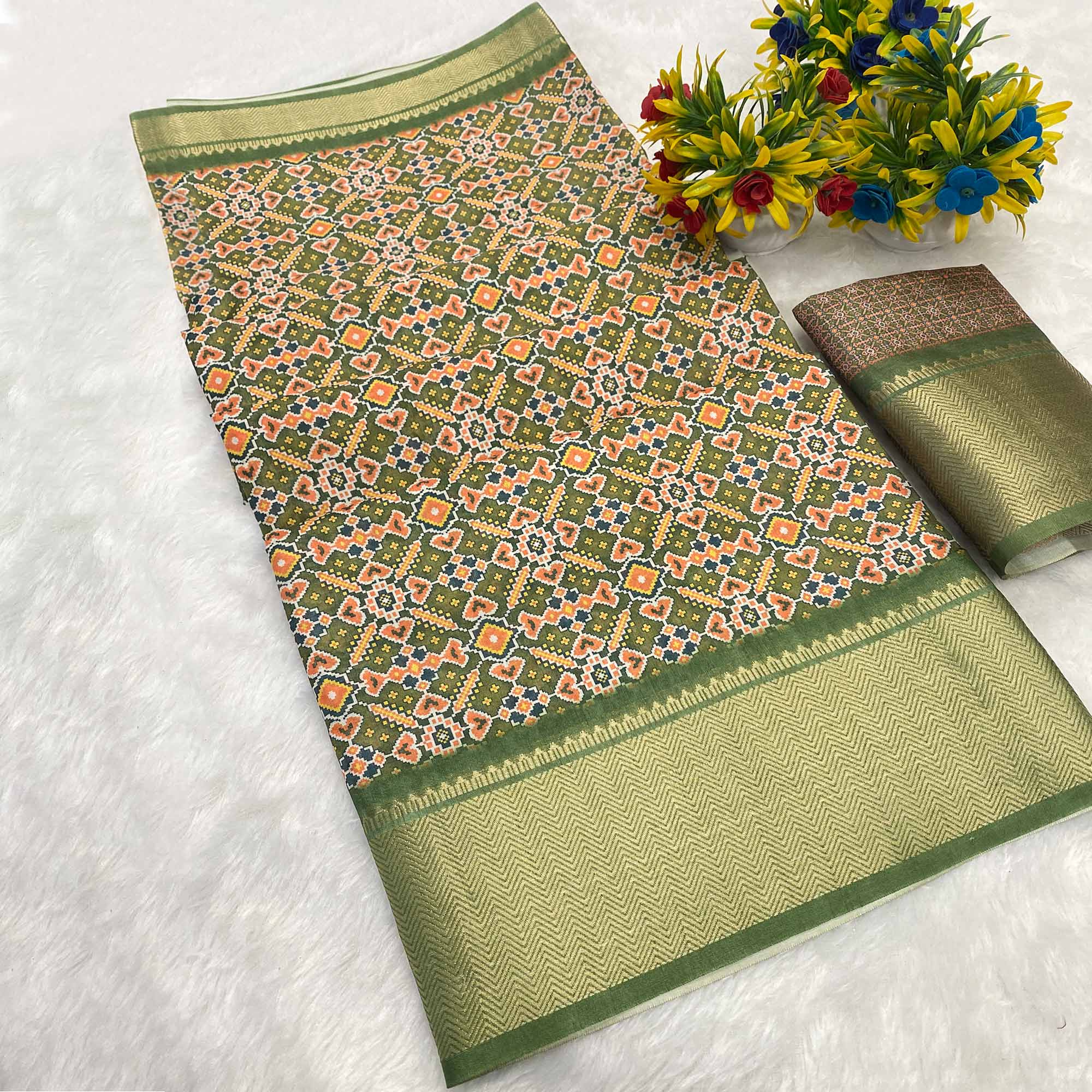 Mehendi Green Dola Silk Saree Featuring Traditional Patan Patola Print