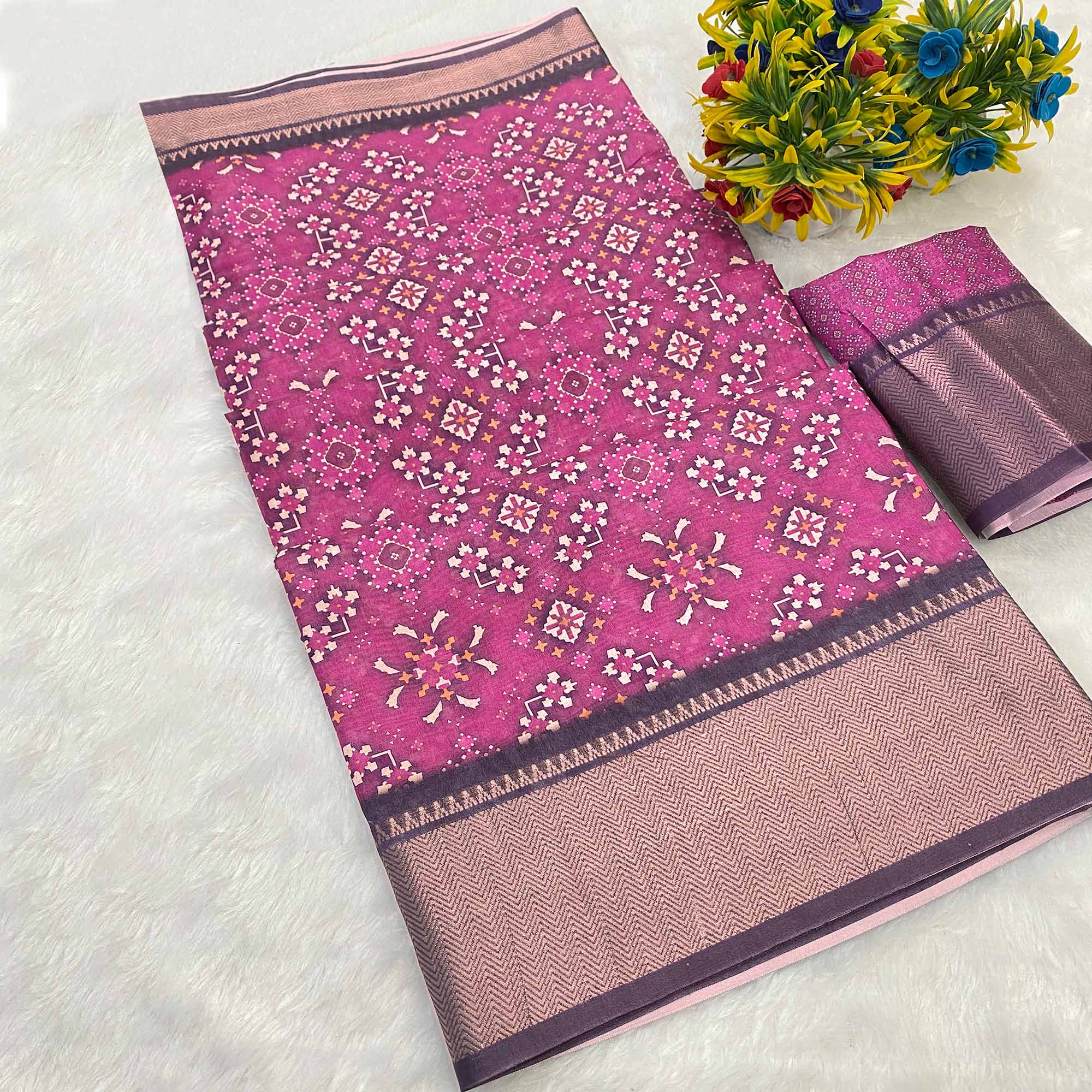 Purple Dola Silk Saree Featuring Traditional Patan Patola Print
