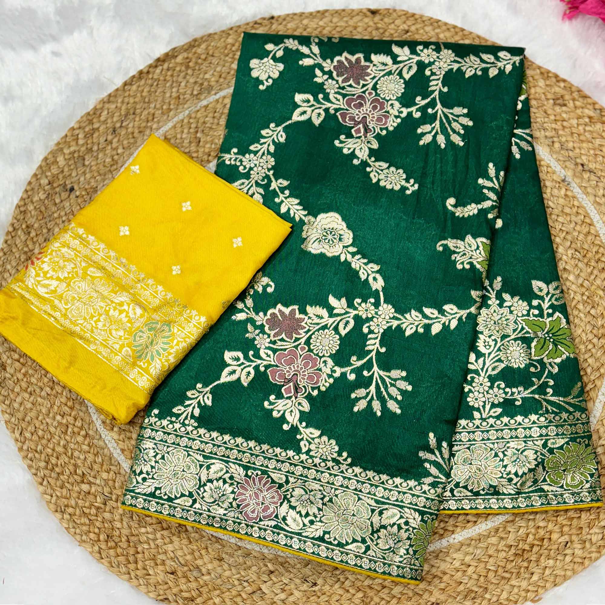 Elegant Green Dola Silk Saree with Intricate Zari Weaving for Festive Occasions