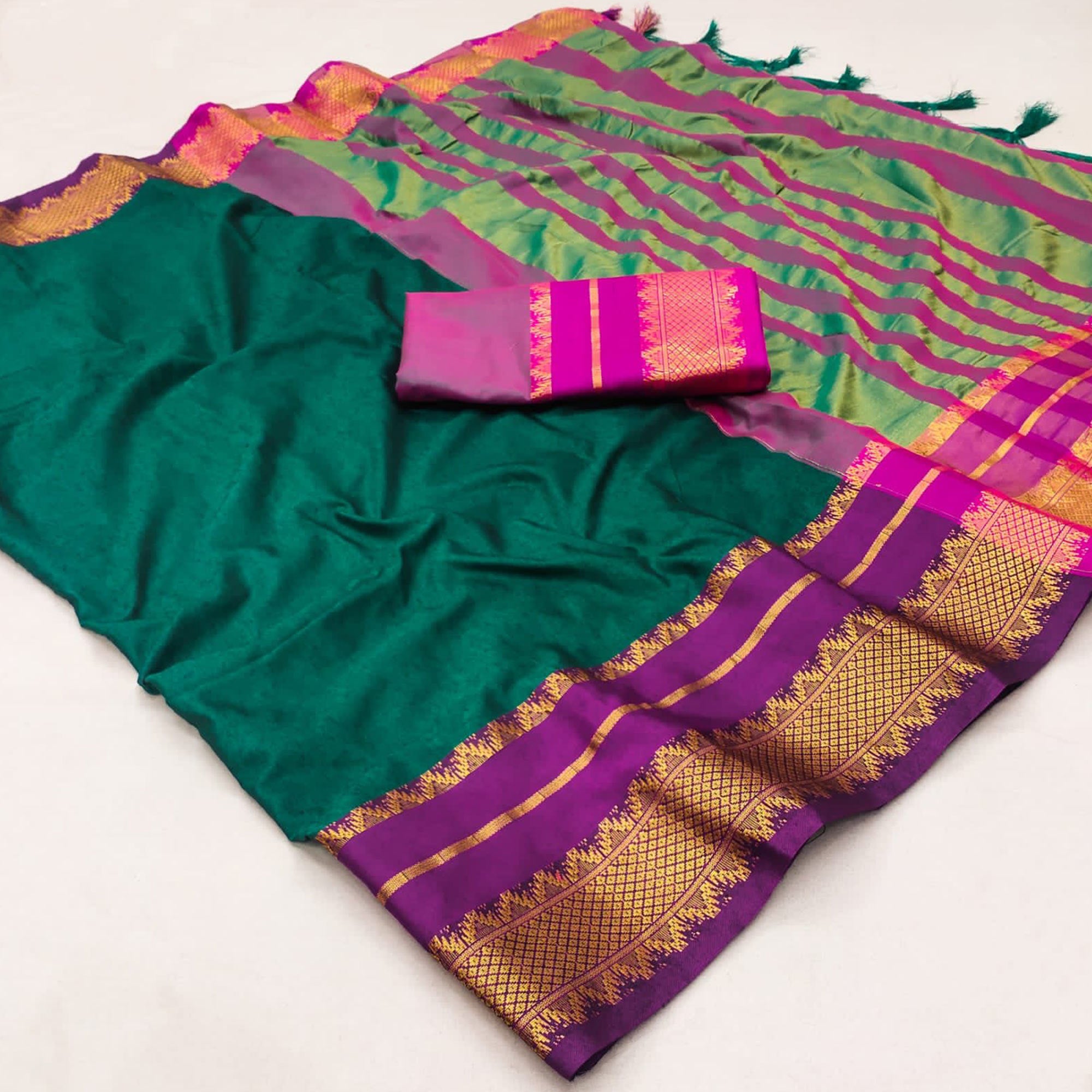 Rama Green Woven Cotton Silk Saree With Tassels