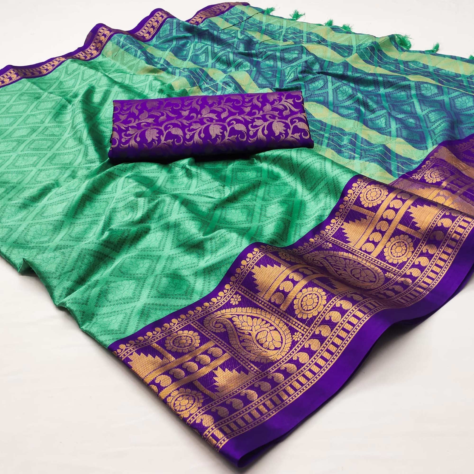 Rama Green Woven Cotton Silk Saree With Tassels