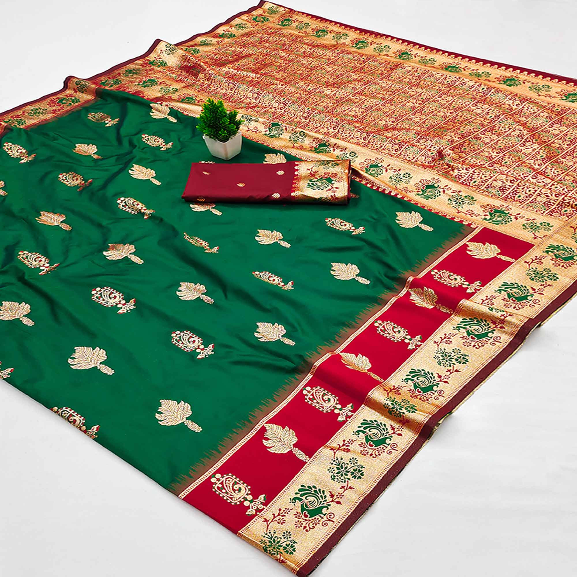 Green Cotton Silk Saree with Exquisite Zari Weaving