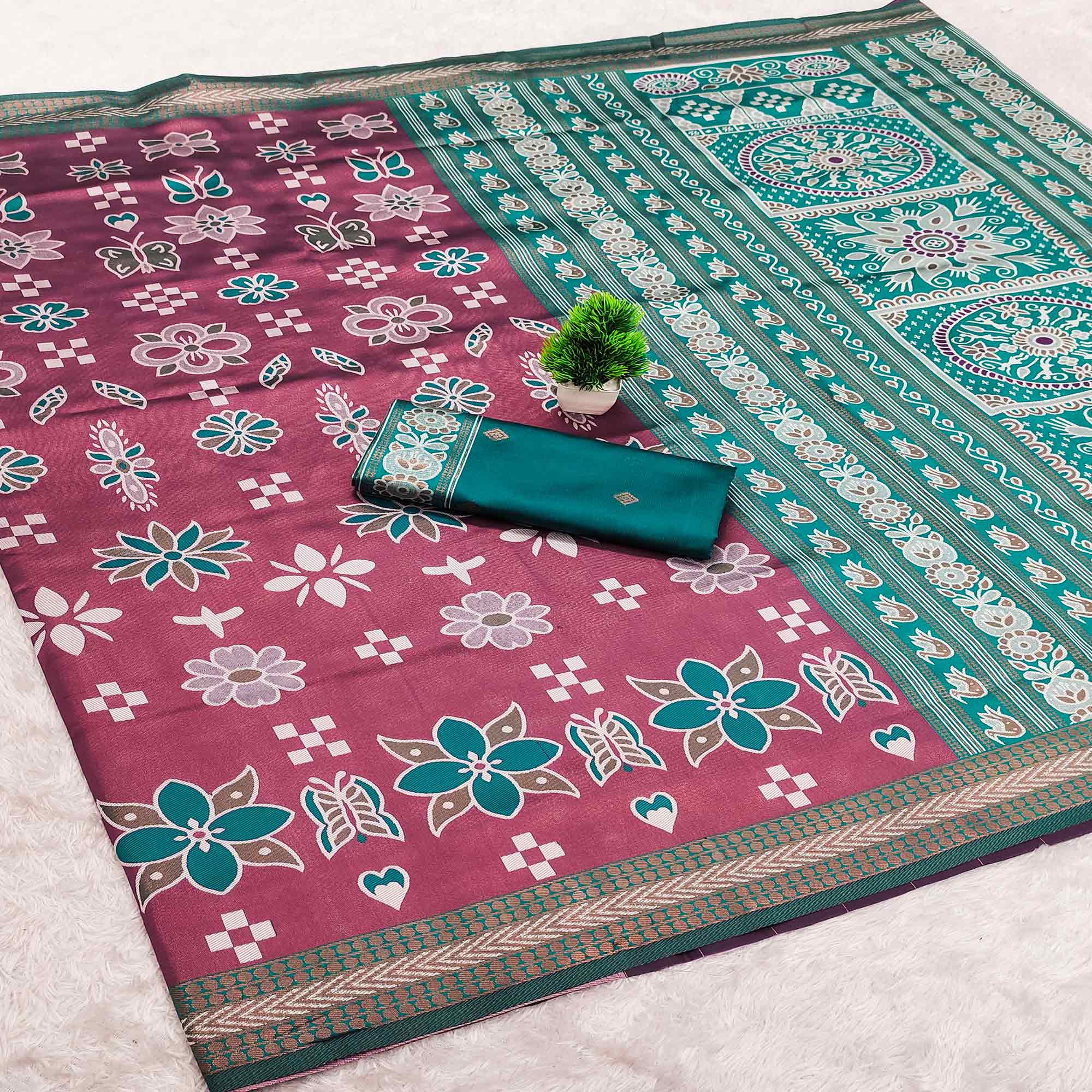 Dusty Pink Traditional Kanjivaram Silk Saree Featuring Elegant Floral Weaves