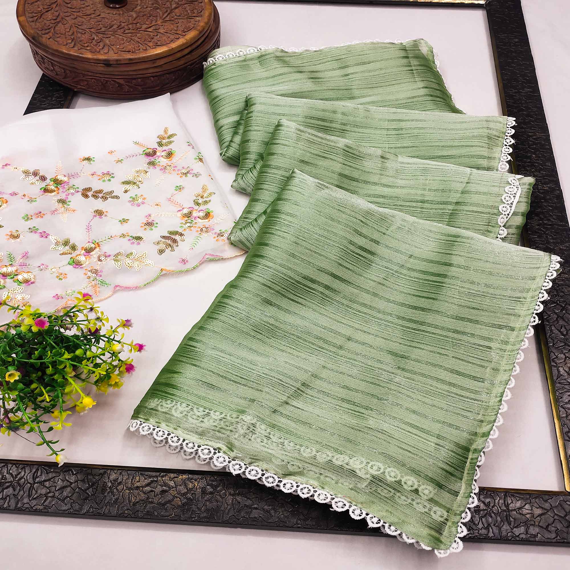 Green Solid Woven Chiffon Saree With Lace Border