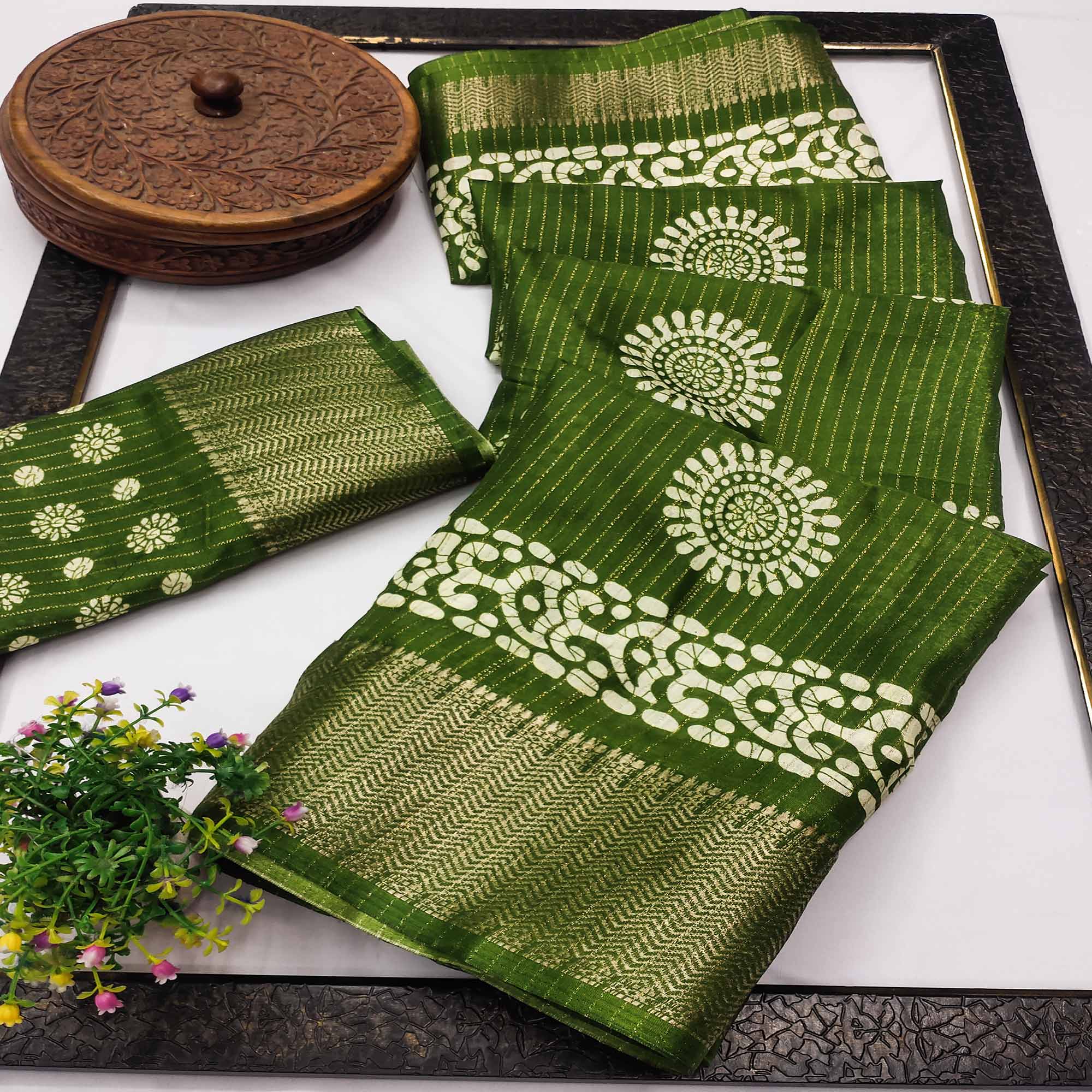 Classic Green Dola Silk Saree Adorned with Floral Motifs & Rich Zari Work