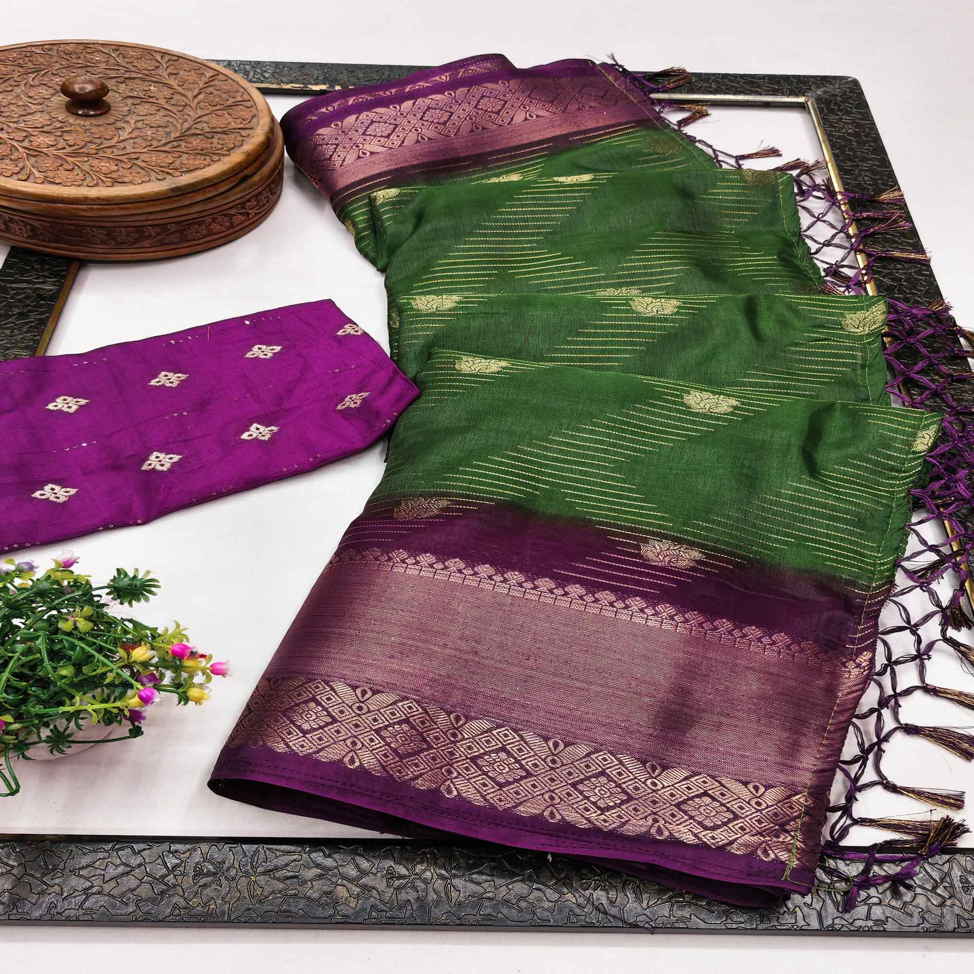 Classic Green Jacquard Saree Showcasing Floral & Zig-Zag Weaving With Tassel Pallu