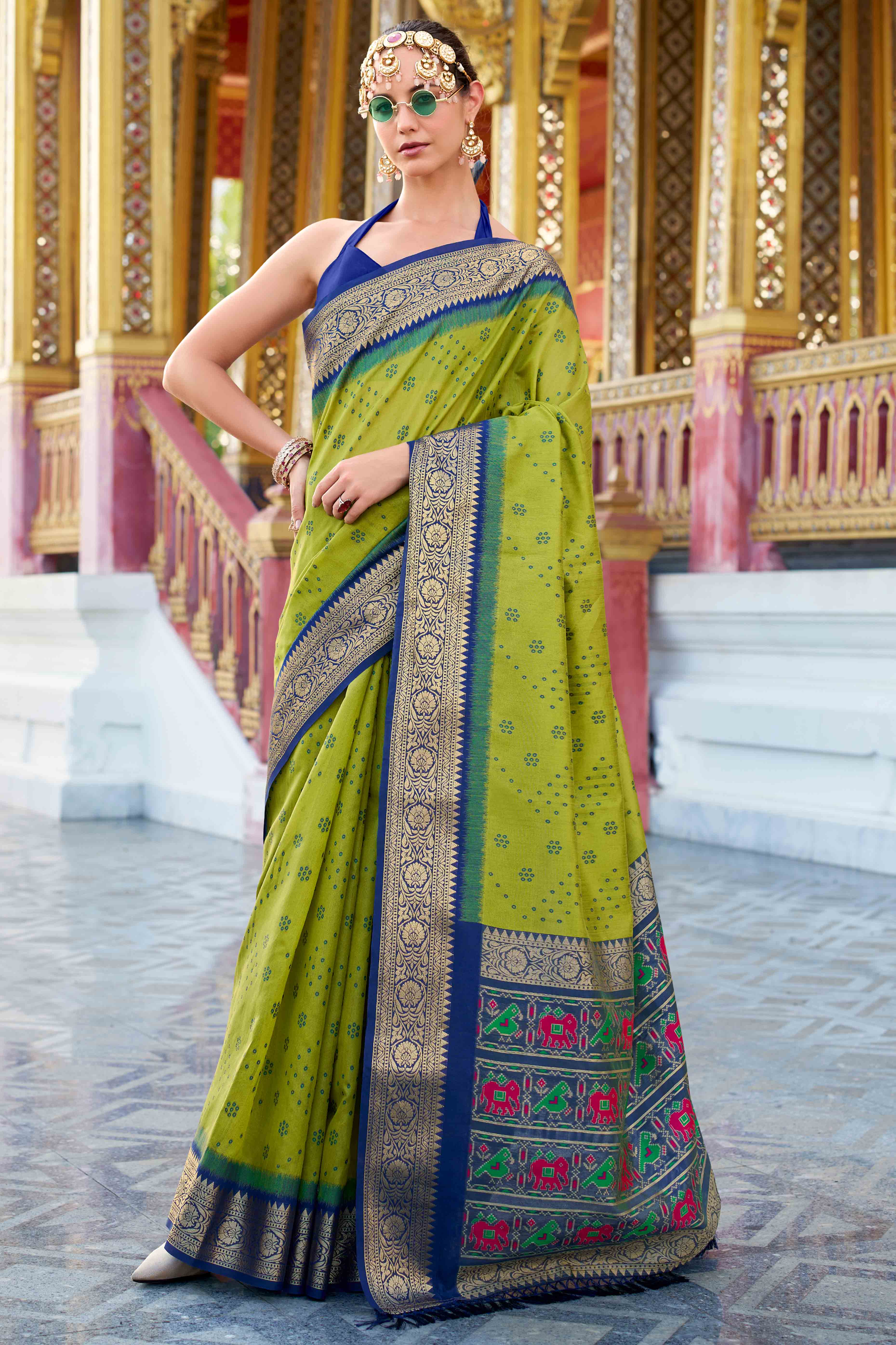 Silk Blend Woven Bandhani Saree In Green With Contrasting Patola Pallu