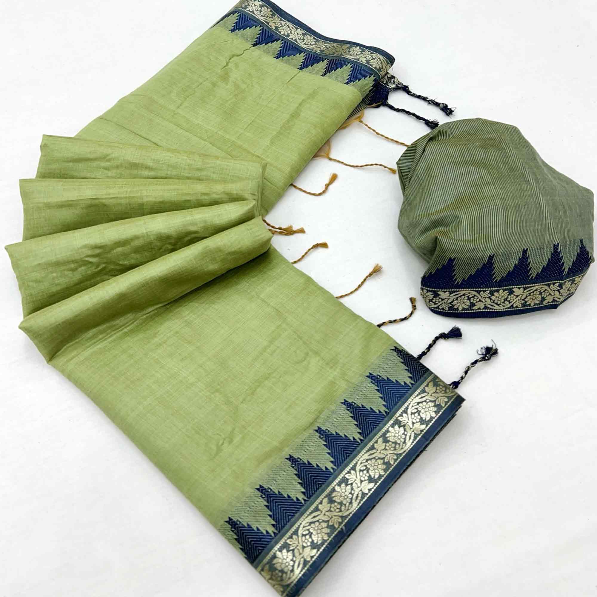 Green Pure Silk Handloom Saree with Intricate Jacquard Weave