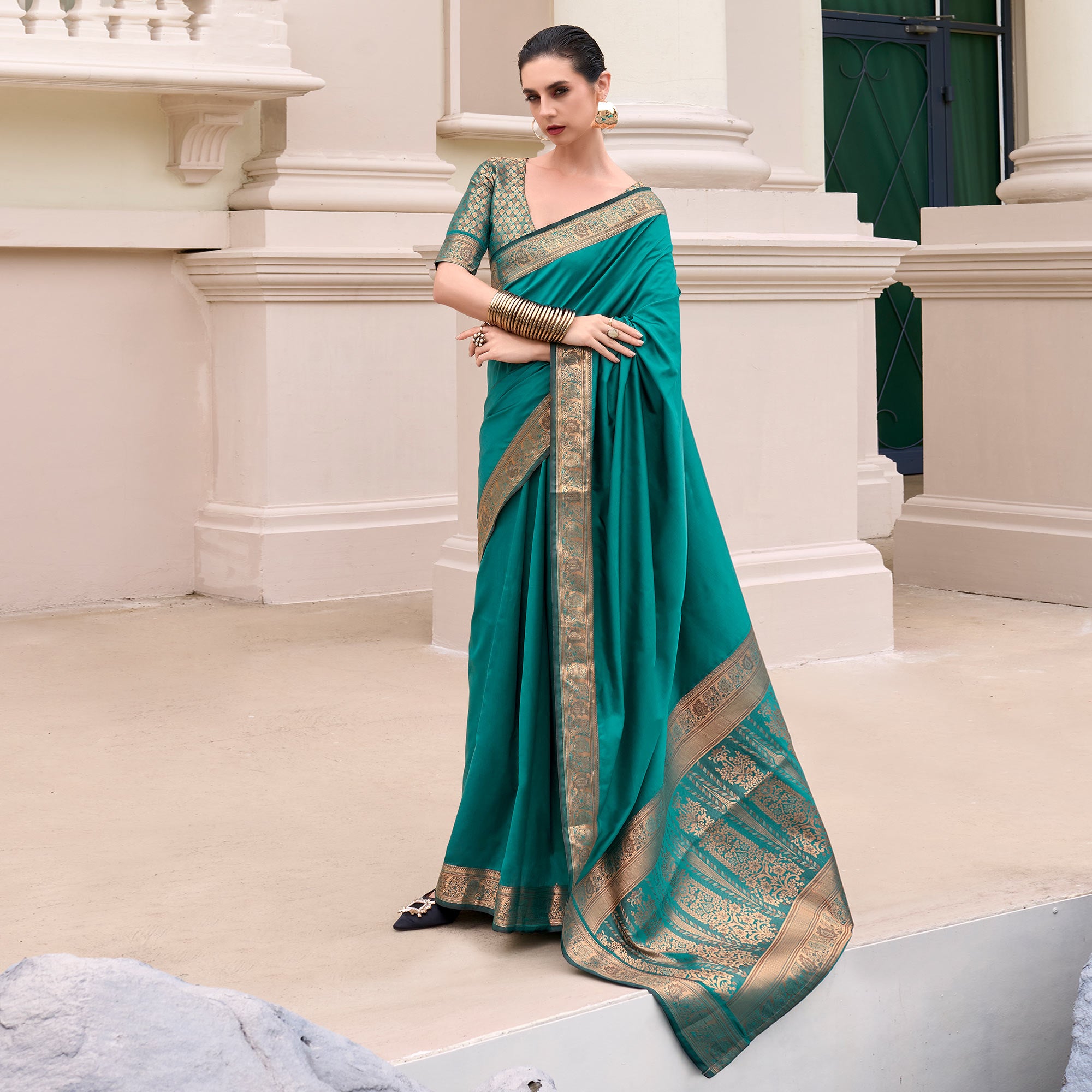 Morpich Green Woven Banarasi Silk Saree With Zari Border