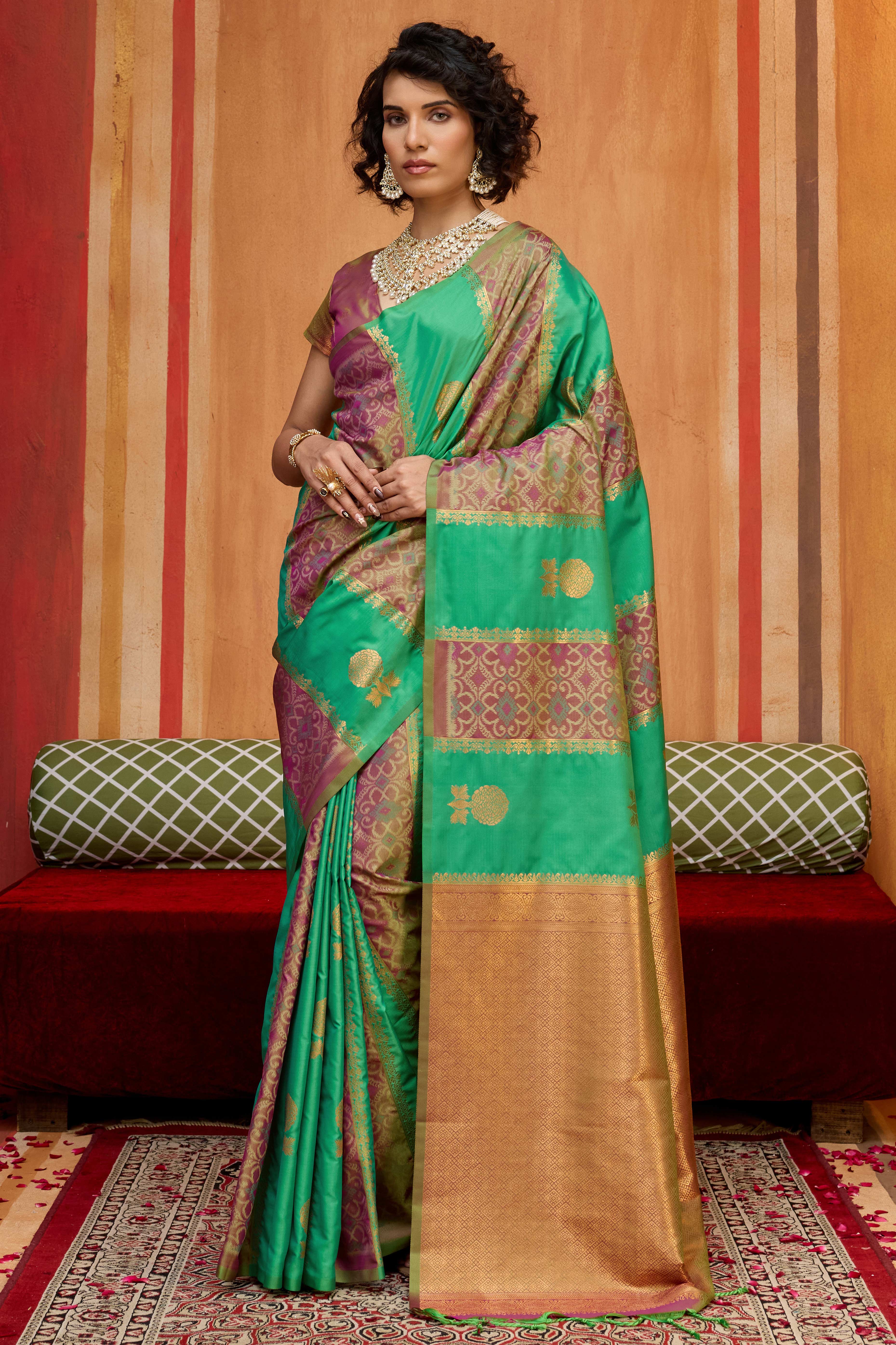 Classic Parrot Green Floral Handloom Weaving Art Silk Saree With Statement Tassel Pallu