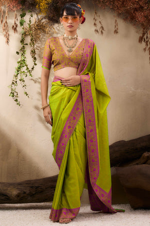 Green Pure Silk Kanjivaram Handloom Saree Enhanced with Zari Woven Patterns