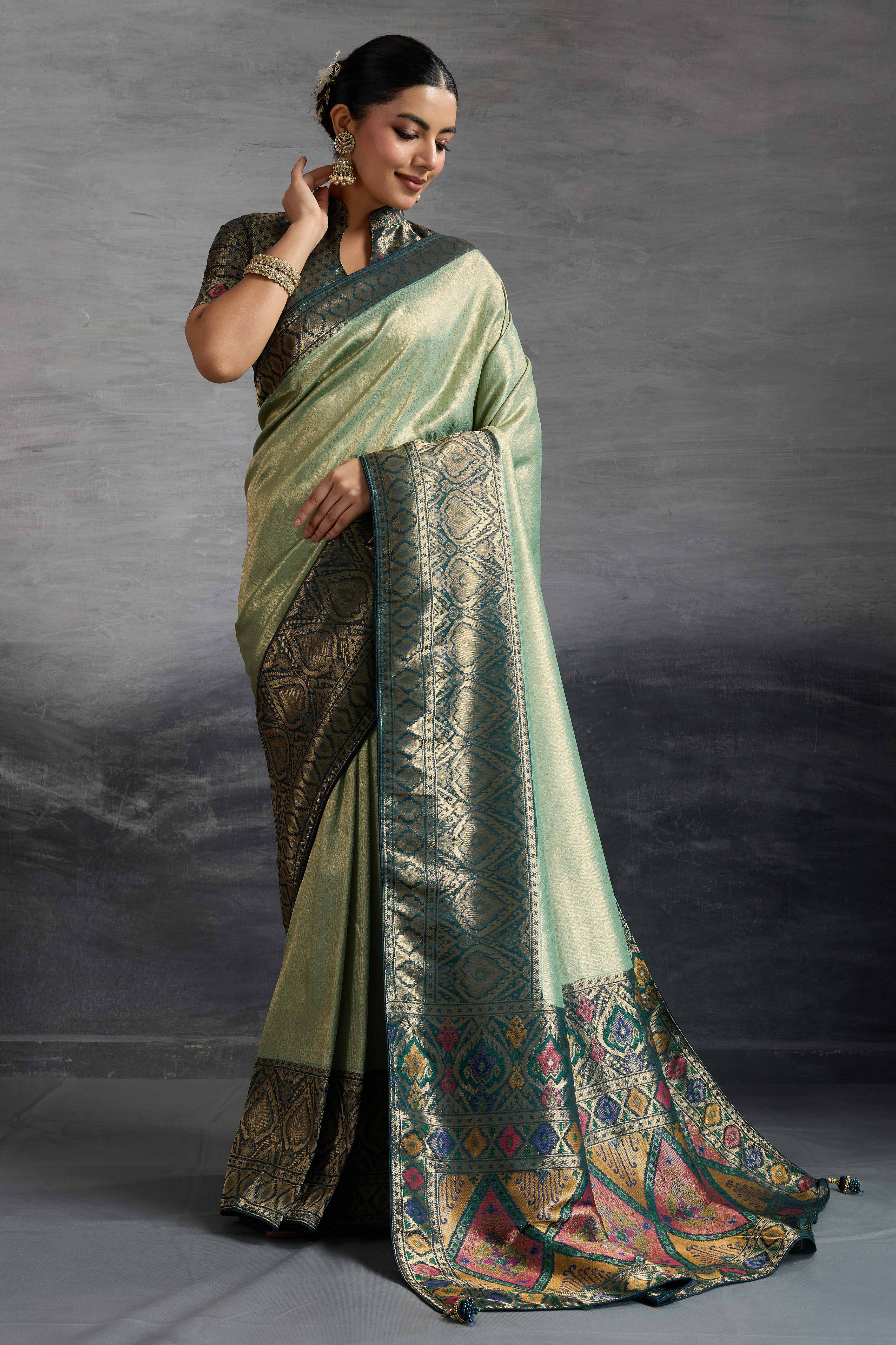 Mint Green Kanjivaram Silk Saree With Traditional Kadiyal Style Zari Weaving &  Meenakari Pallu