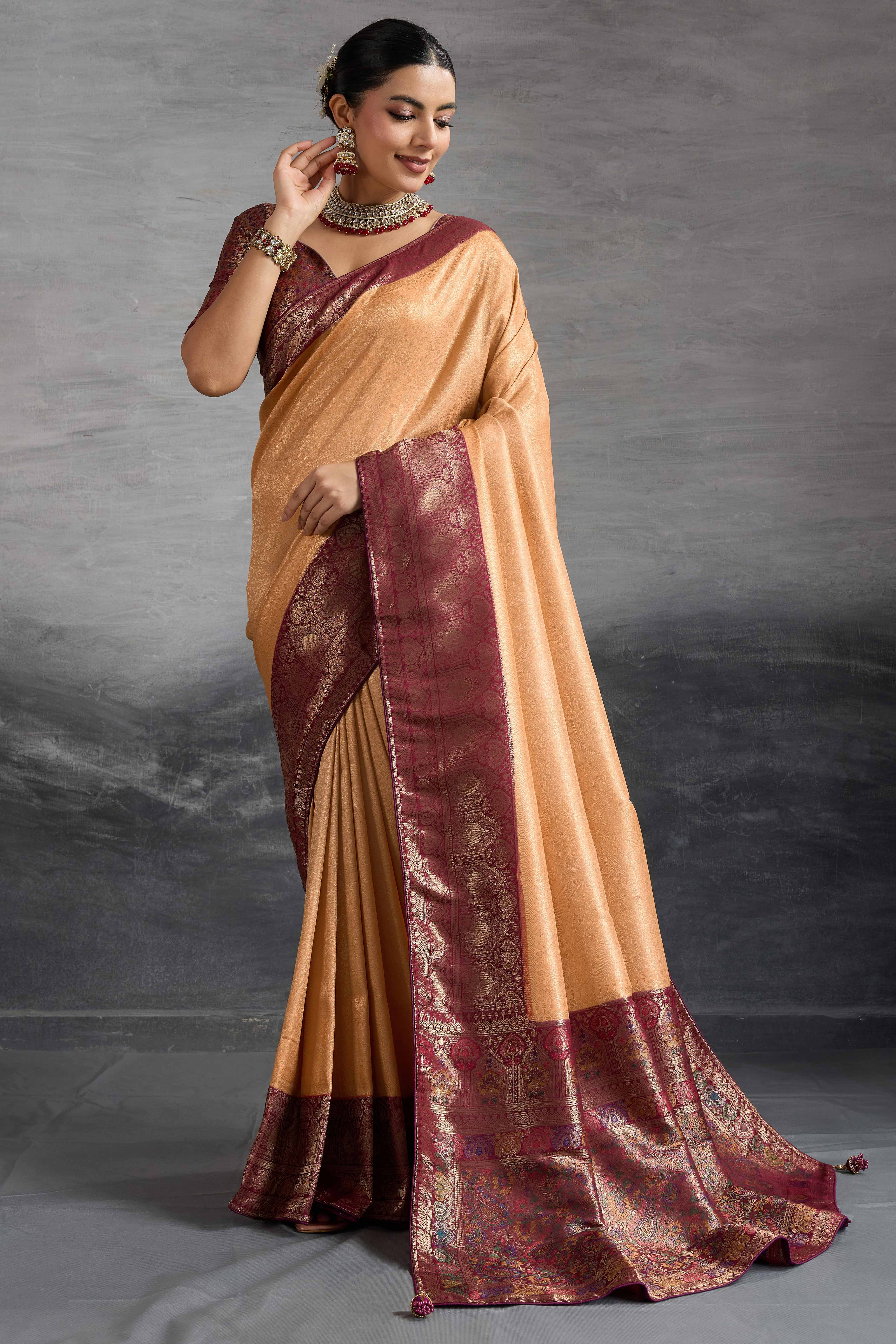 Peach Kanjivaram Silk Saree In Kadiyal Style Zari Weaving With Ornate Meenakari Pallu