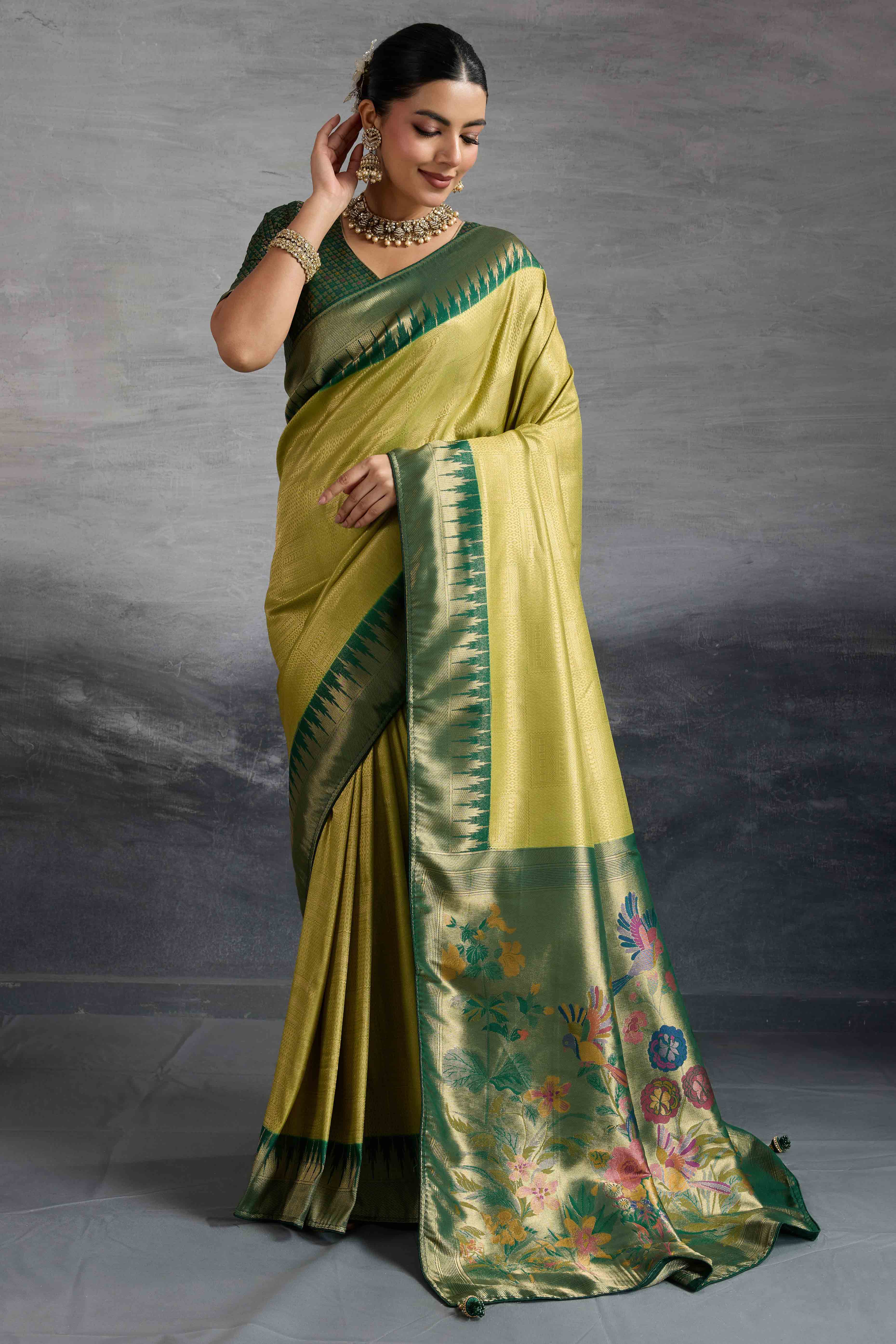 Green Silk Kanjivaram Saree Enhanced With Kadiyal Weaving Borders