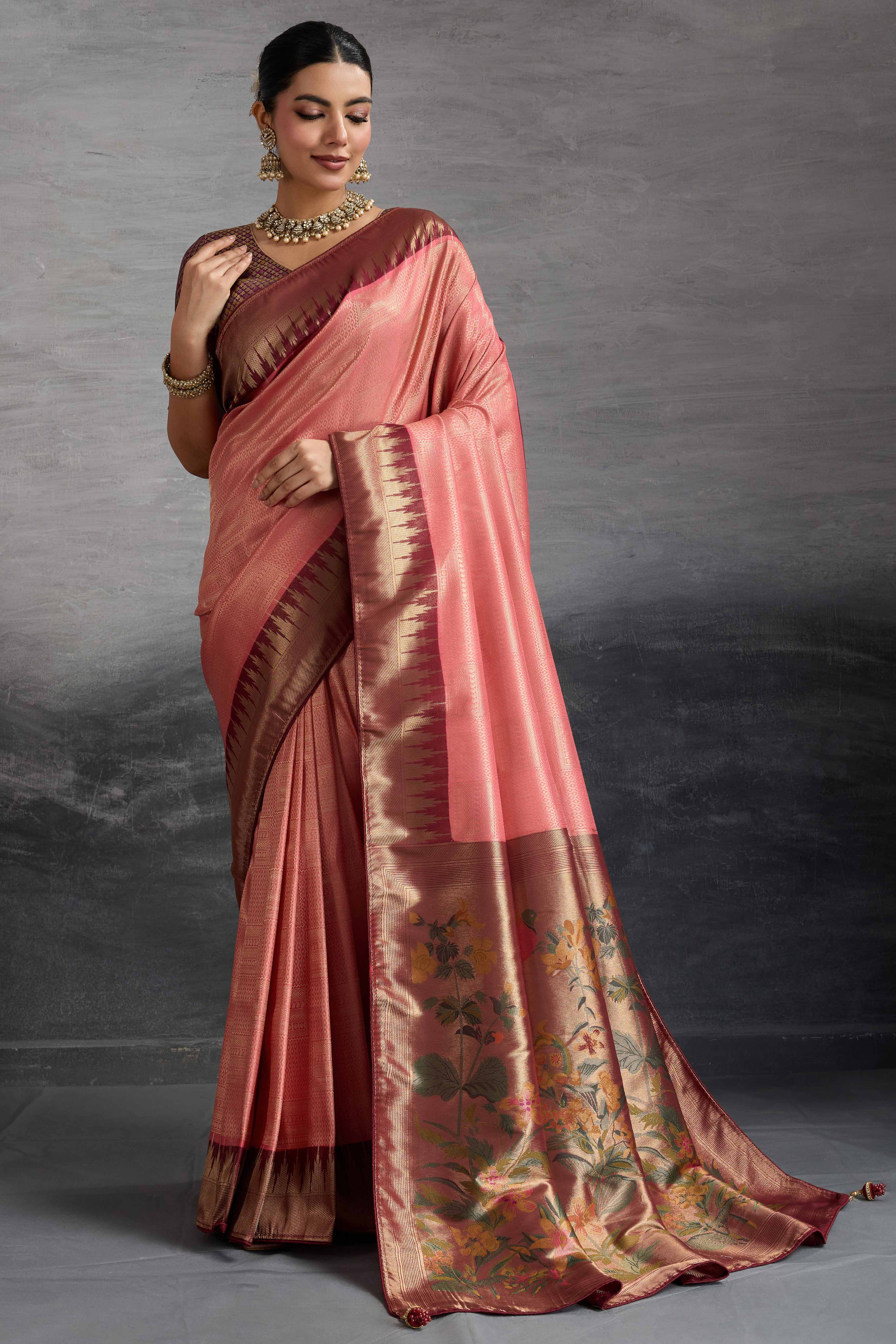 Peach Silk Kanjivaram Saree Enhanced With Kadiyal Weaving Borders