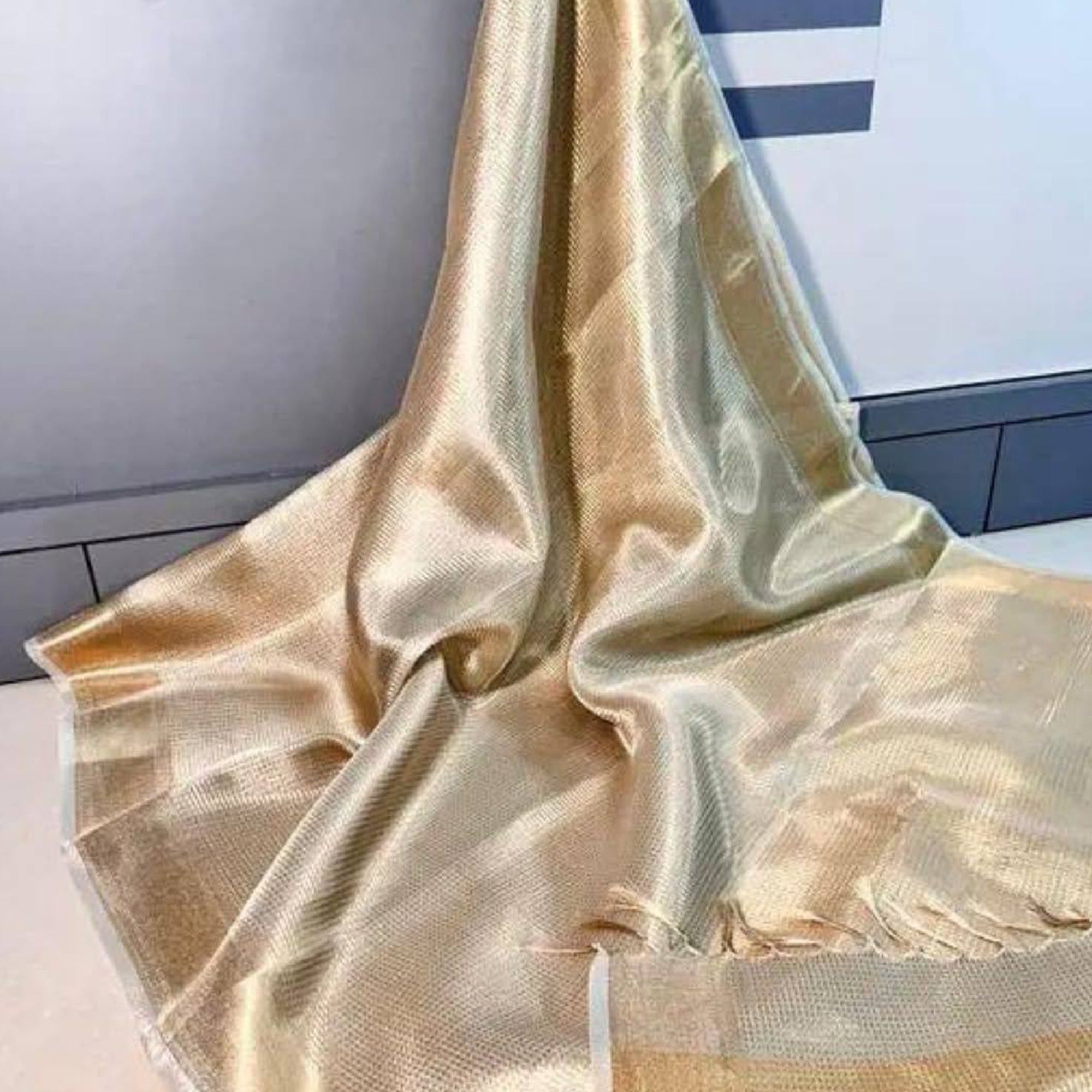 Gold Designer Handloom Tissue Silk Saree Adorned with Banarasi-Style Detailing