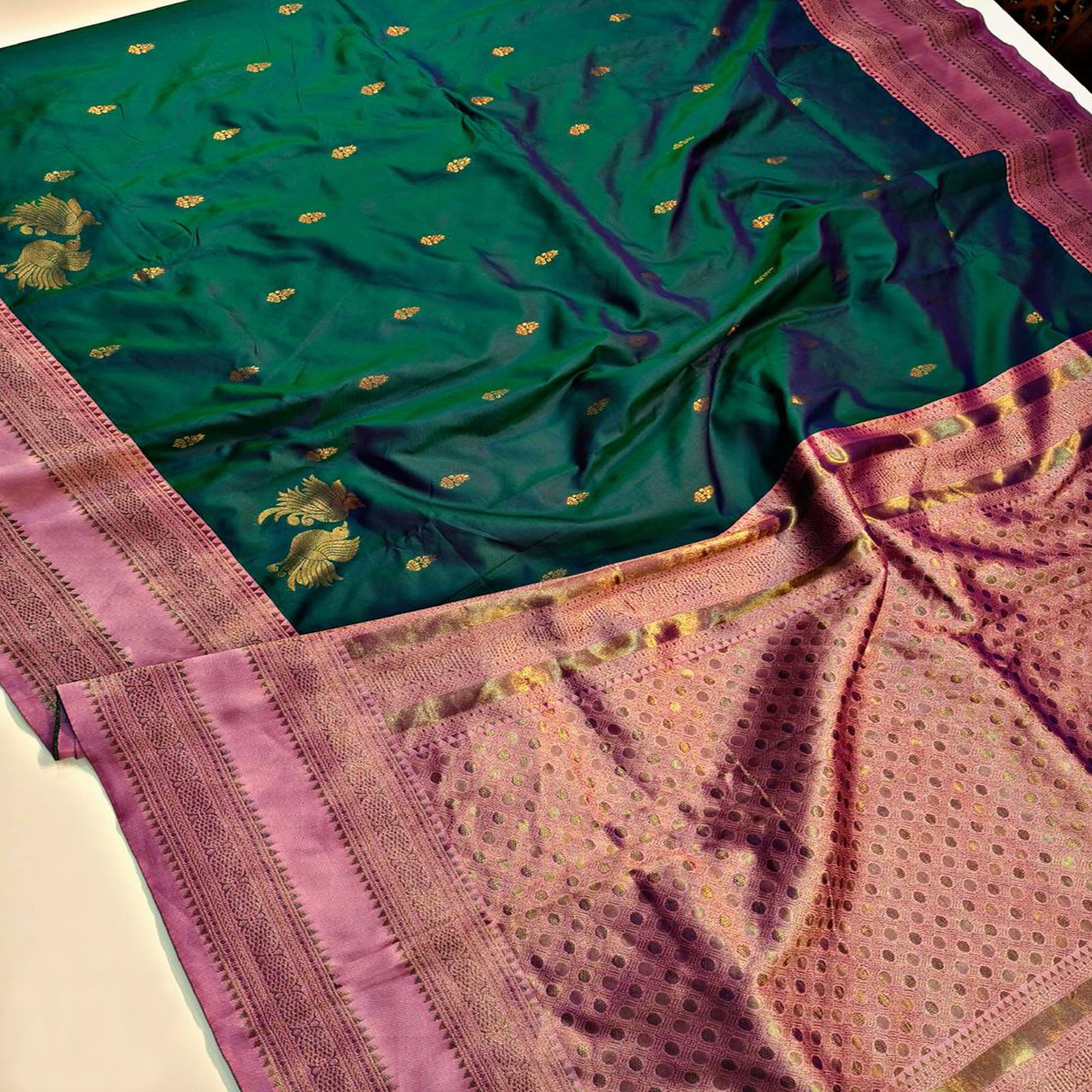 Green Traditional Kanjivaram Silk Saree Featuring Classic Zari Butti Weaving