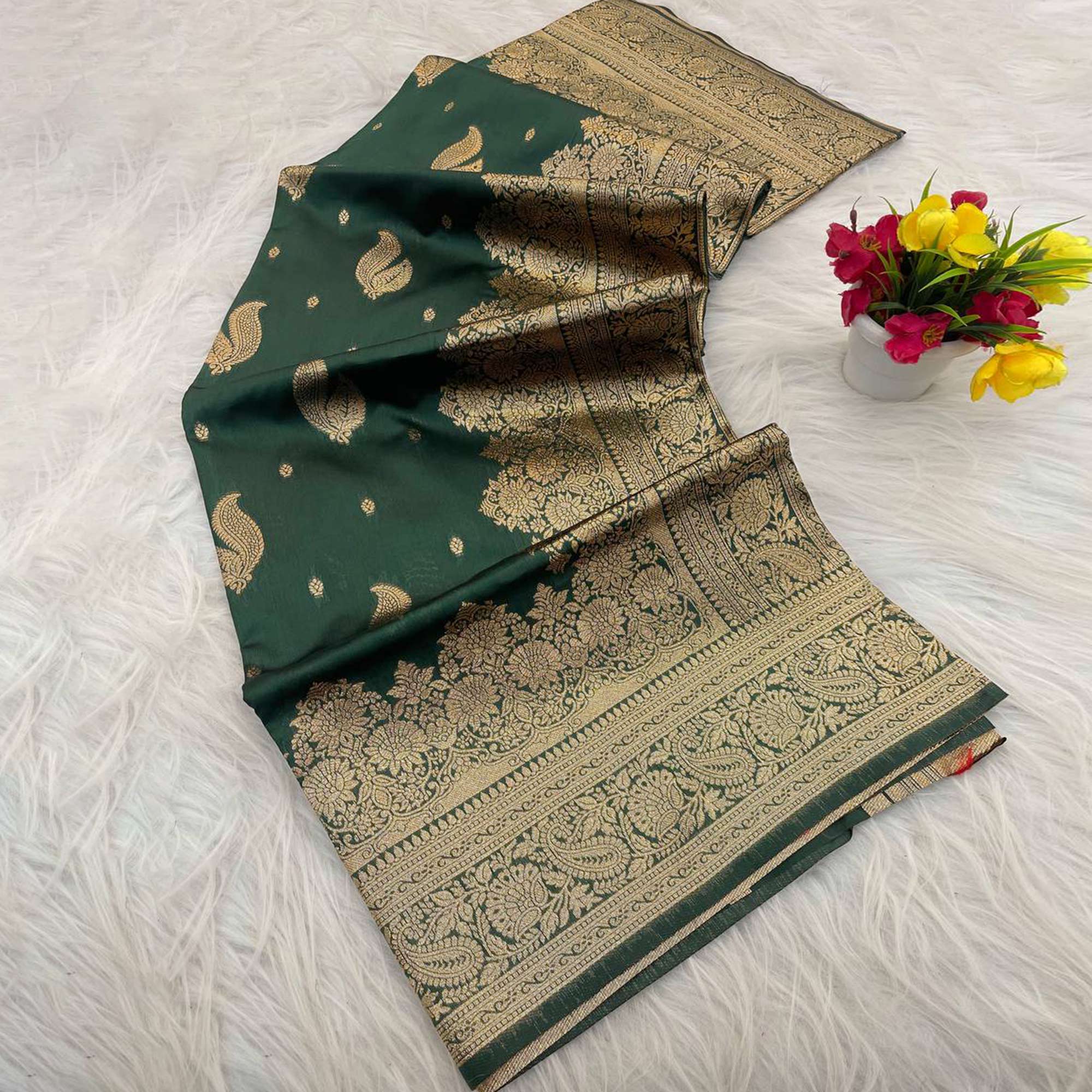 Green Pure Banarasi Silk Saree Adorned with Exquisite Floral Zari Weaving