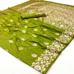 Green Art Silk Saree With Intricate Zari Weave & Majestic Banarasi Pallu