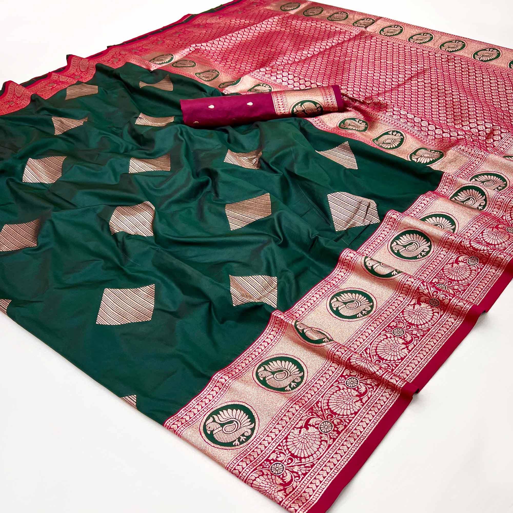 Dark Green Zari Woven Art Silk Saree With Opulent Banarasi Pallu Work