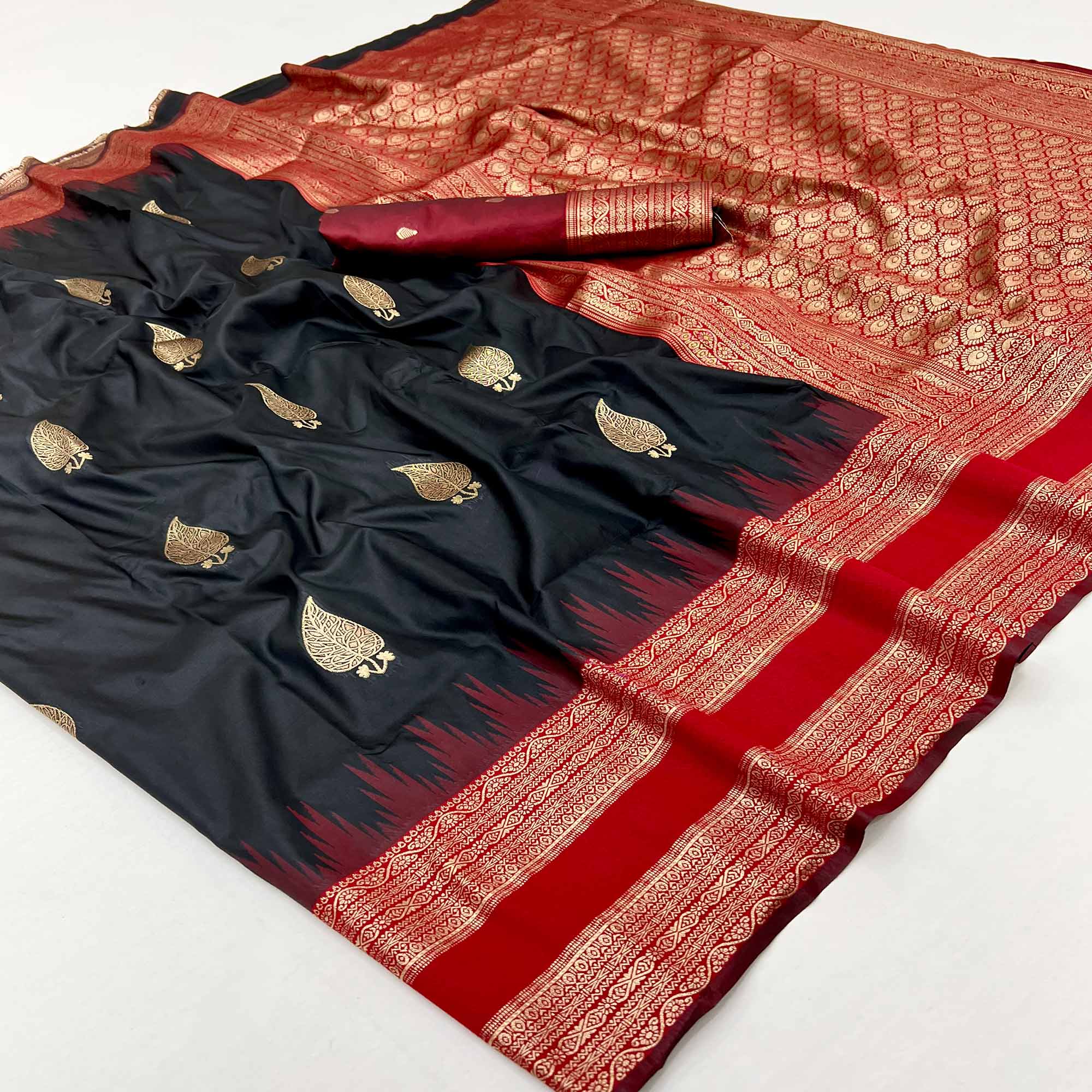 Black Zari Woven Art Silk Saree Featuring Delicate Floral Motifs & Regal Banarasi Pallu
