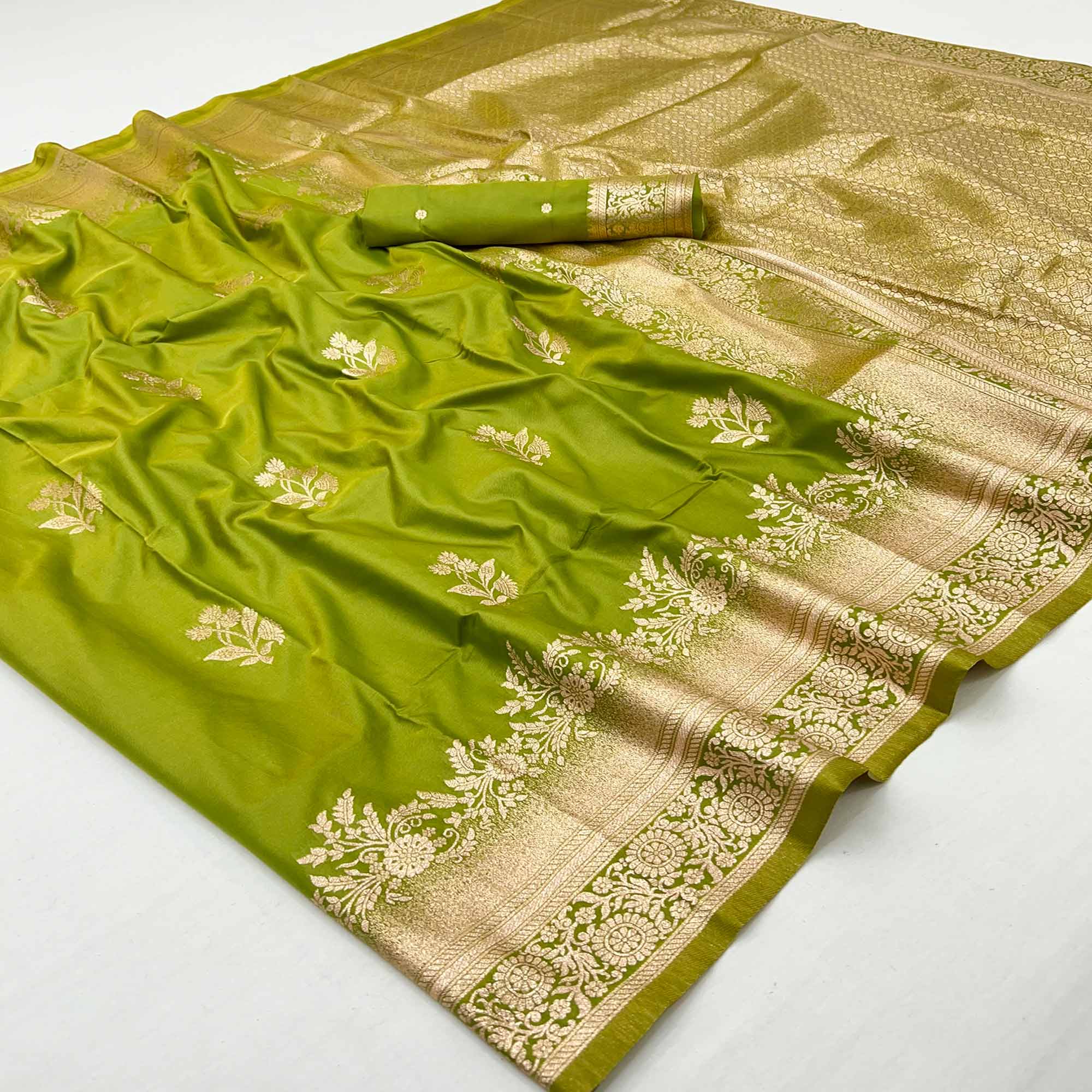 Green Art Silk Saree Featuring Intricate Floral Zari Weaving & An Elegant Banarasi Pallu