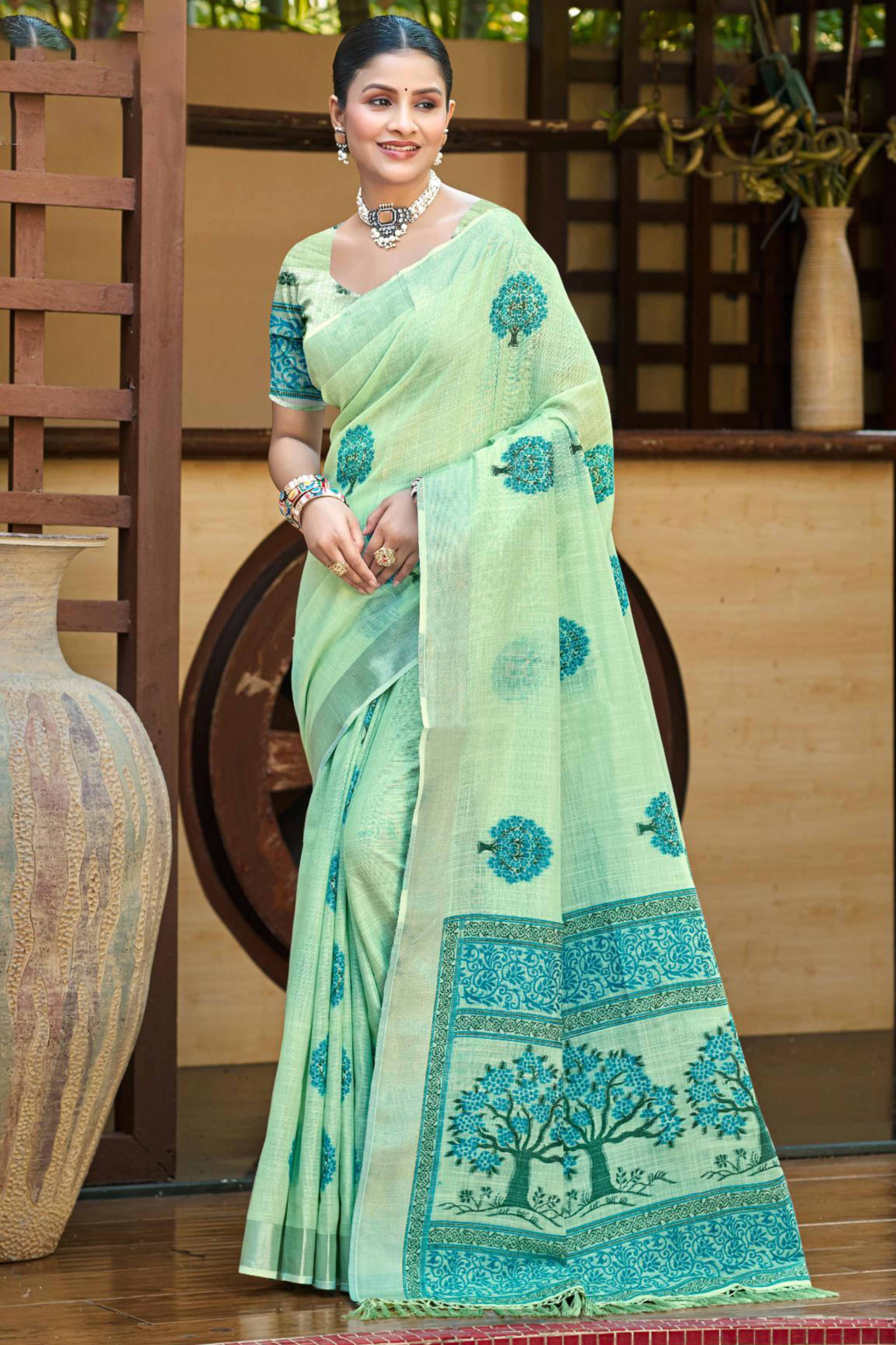 Green Linen Saree Adorned With Intricate Zari Weaving & Tassel Pallu