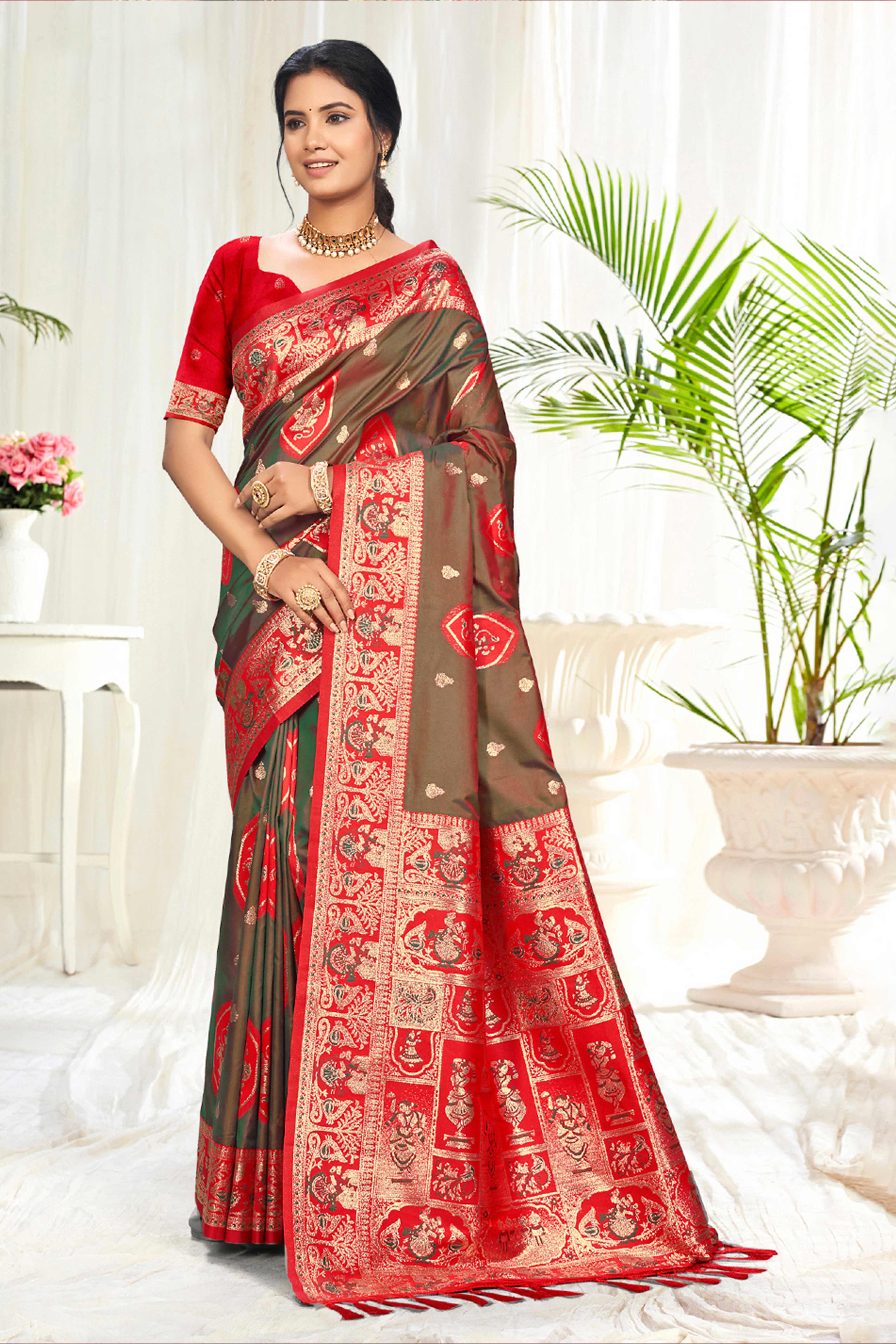 Mesmerizing Green Traditional style Weaving Silk Blend Saree With Graceful Tassel Pallu