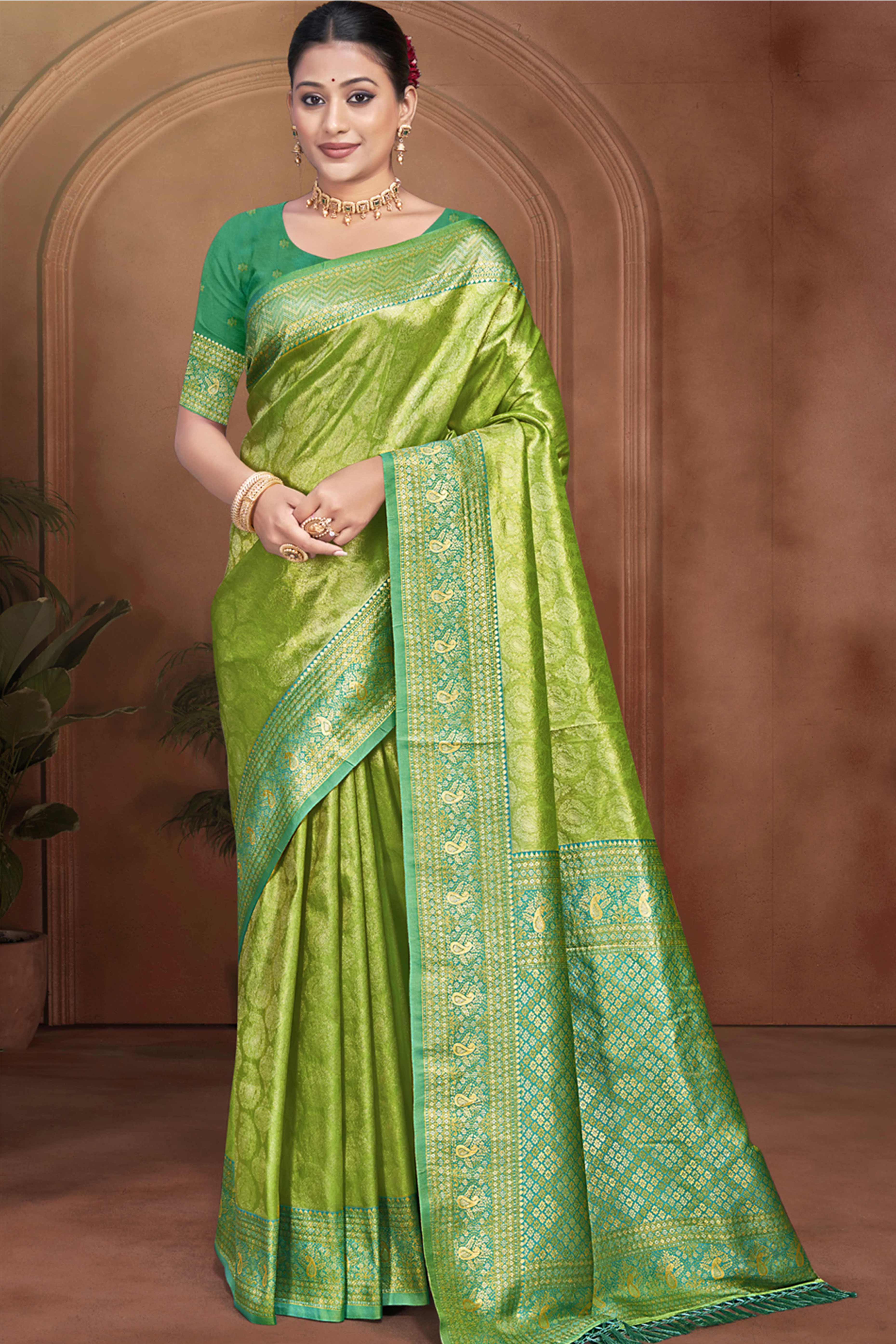 Exclusive Green Paisley & Floral Pattern Weaving Kanjivaram Silk Saree With Tassel Pallu