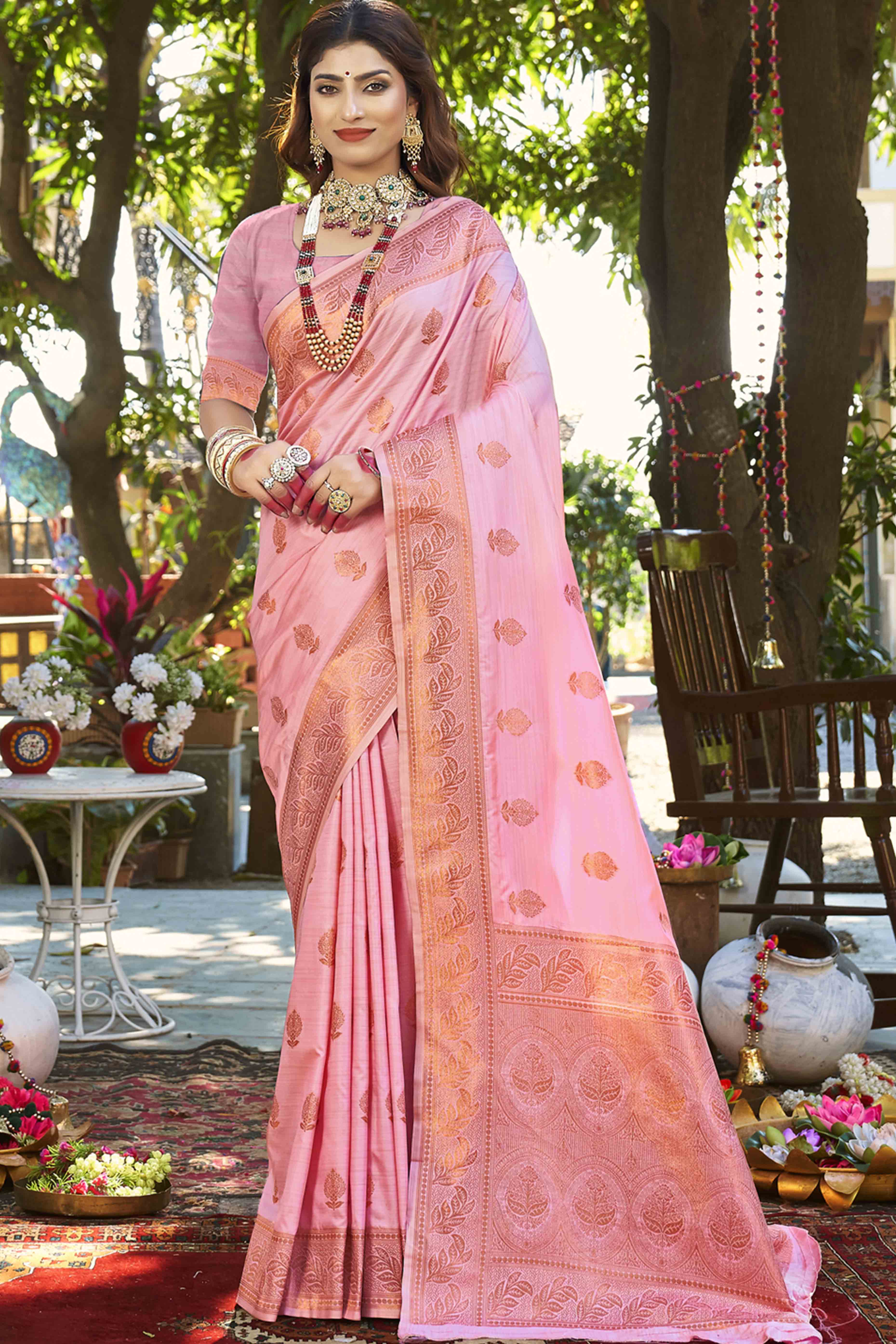 Sophisticated Floral Zari Woven Banarasi Silk Saree In Pink