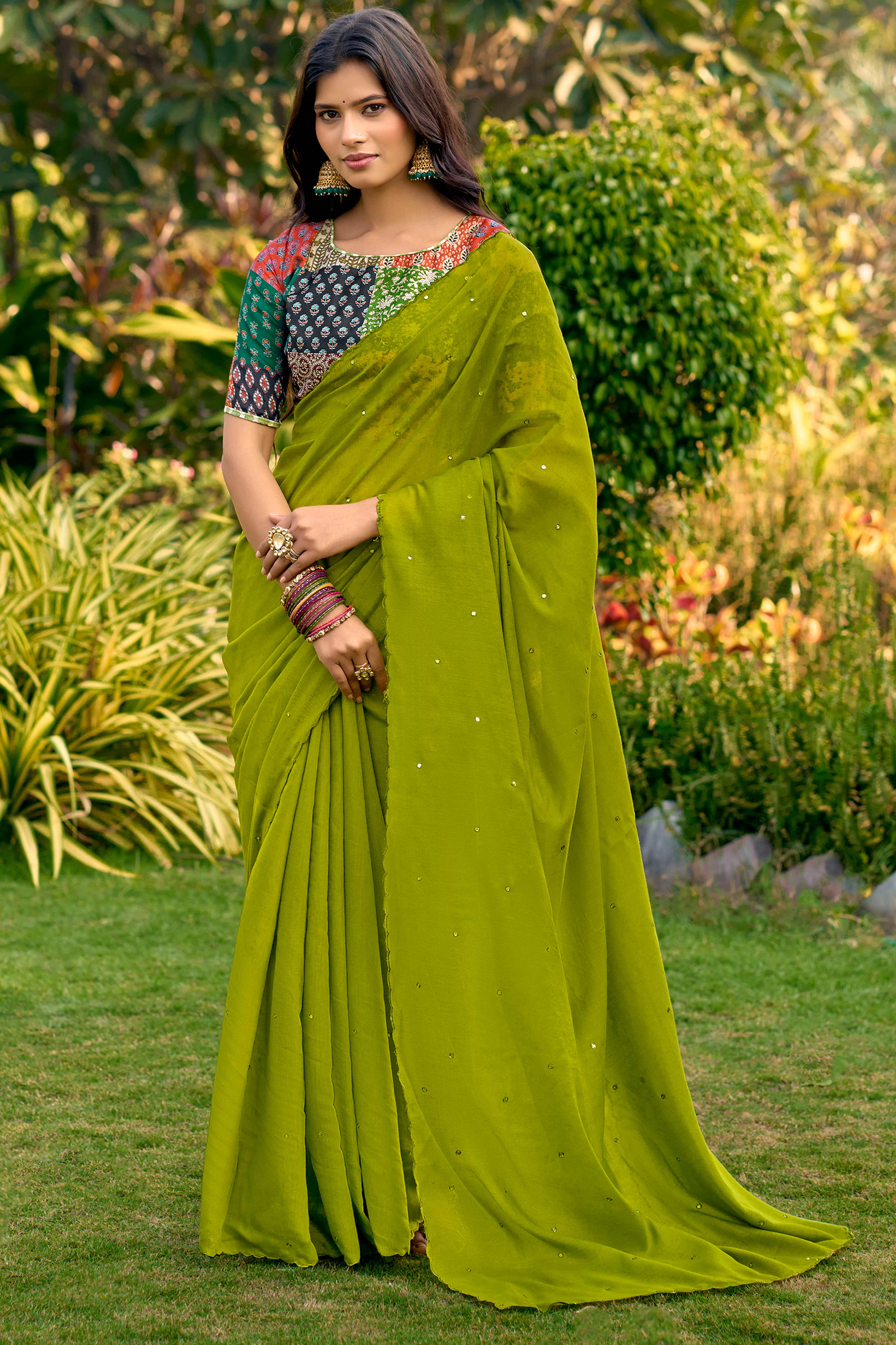 Timeless Green Cotton Blend Drape Highlighted With Shimmering Mirror Embroidery Work