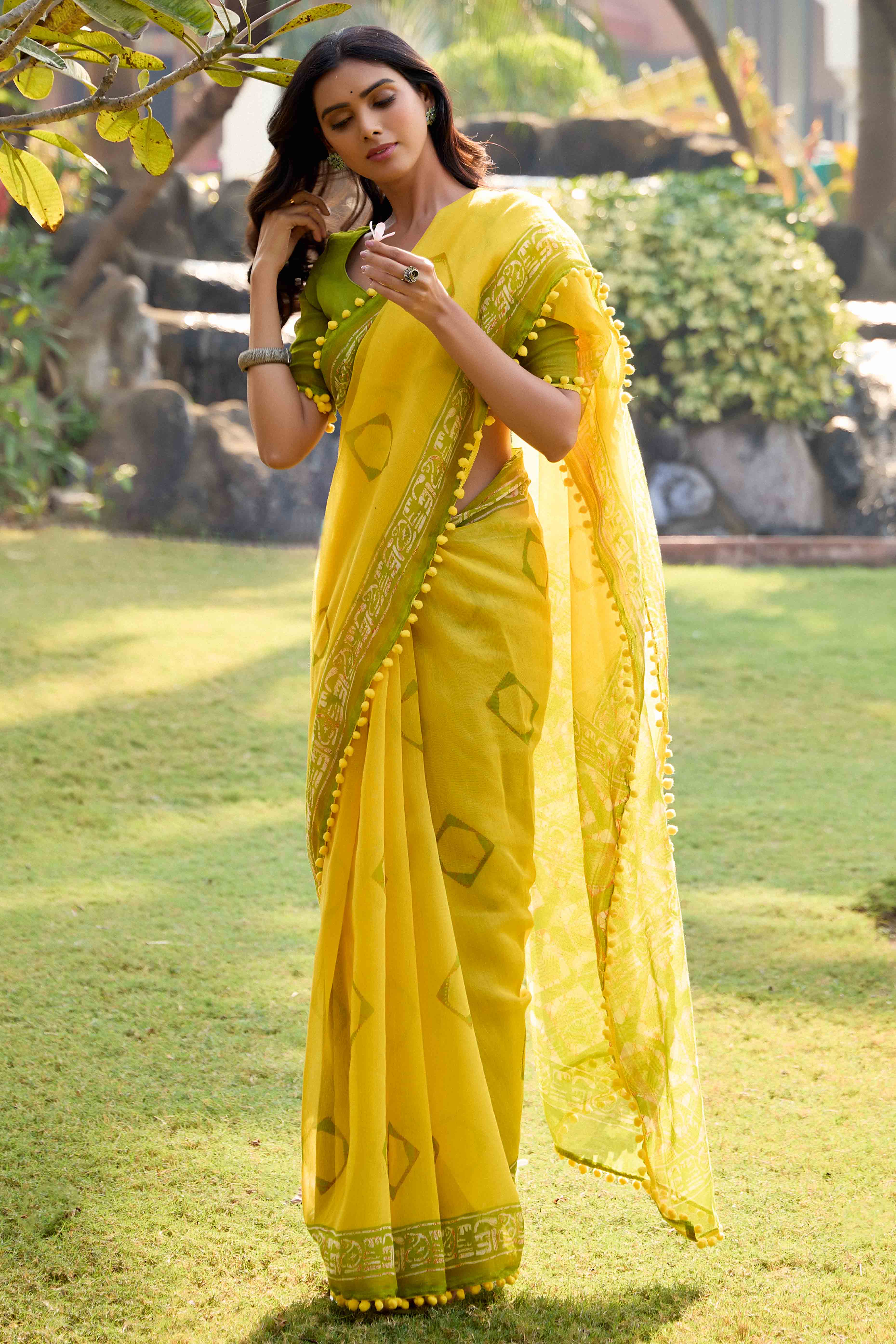 Yellow Printed Cotton Blend Saree With Pumpum Lace