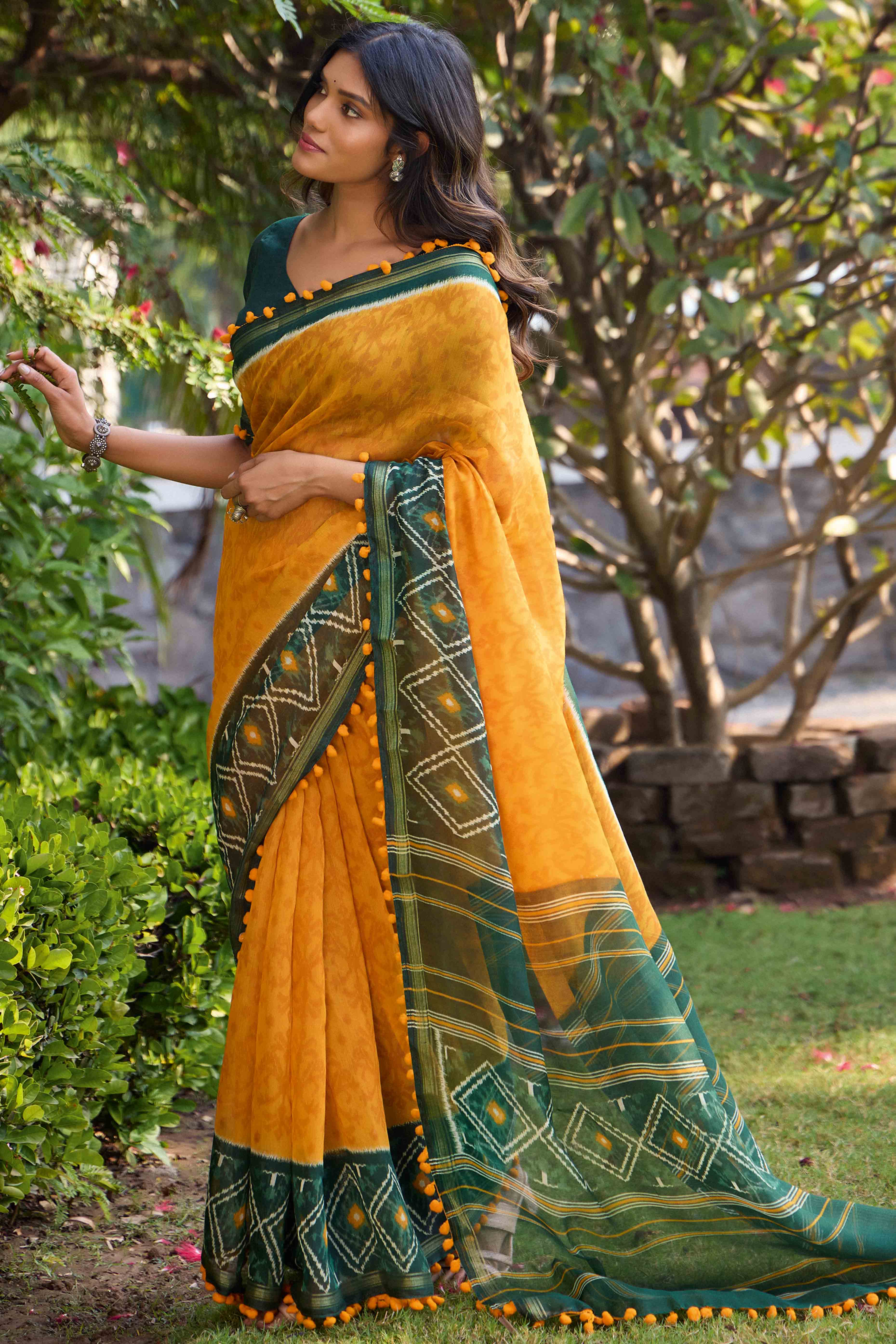 Mustard Printed Cotton Blend Saree With Pumpum Lace