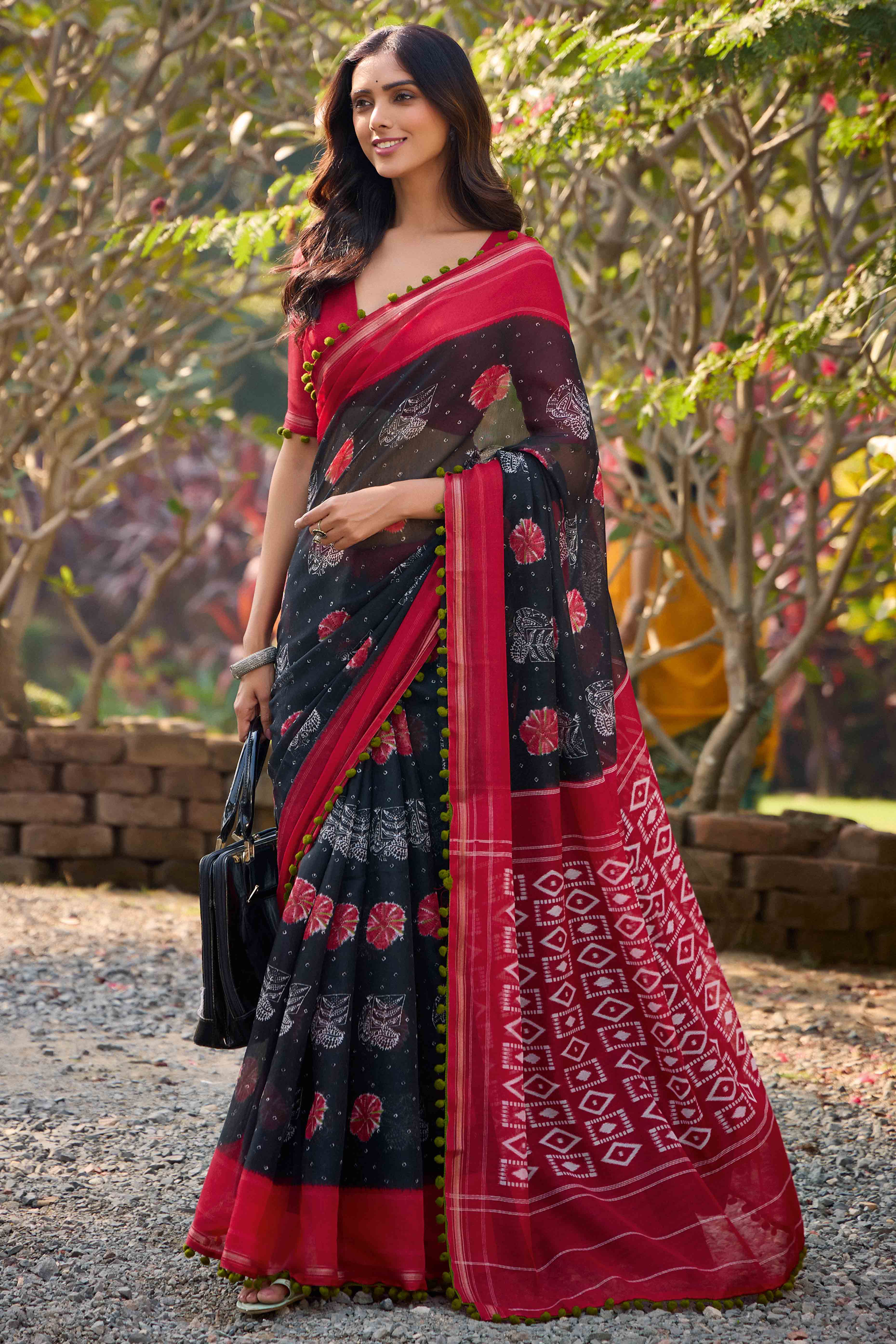 Black Printed Cotton Blend Saree With Pumpum Lace