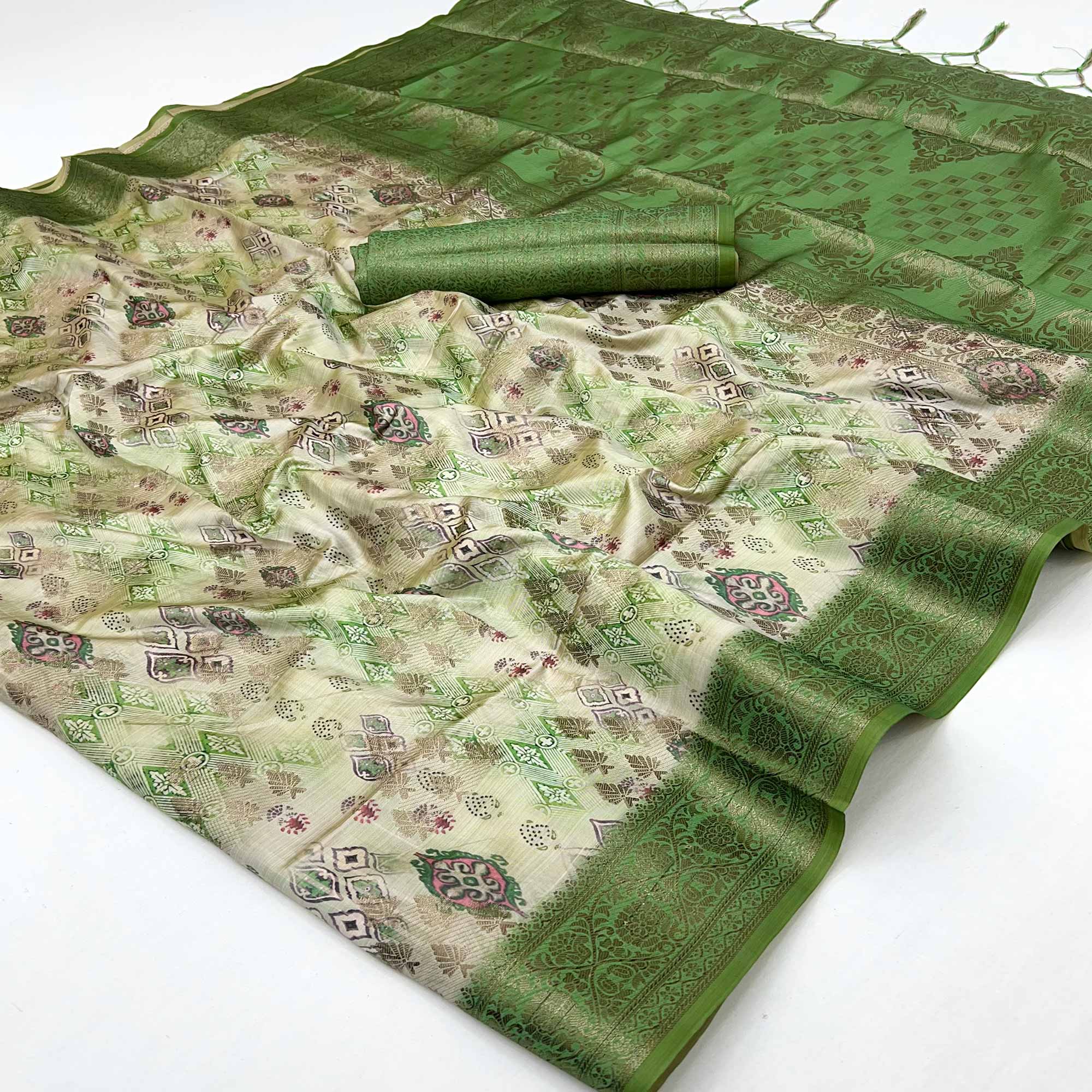 Stylish Green Silk Blend Saree Featuring Floral Zari Weaving & Digital Print