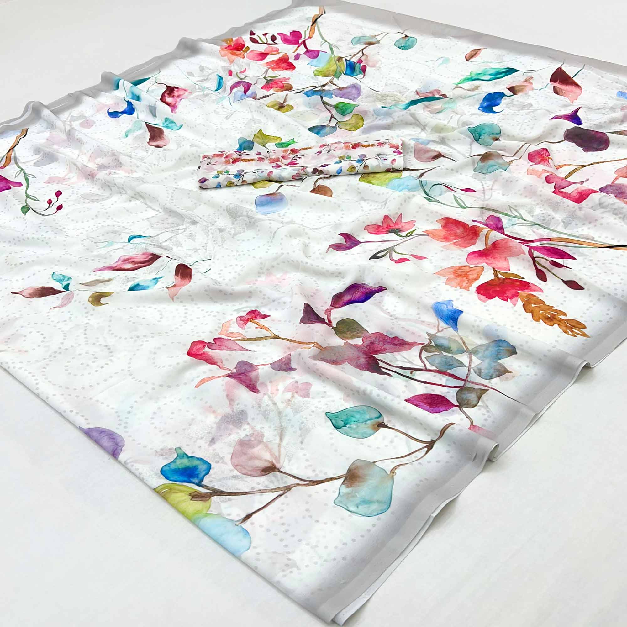 Graceful White Lightweight Georgette Saree With Floral Digital Artwork