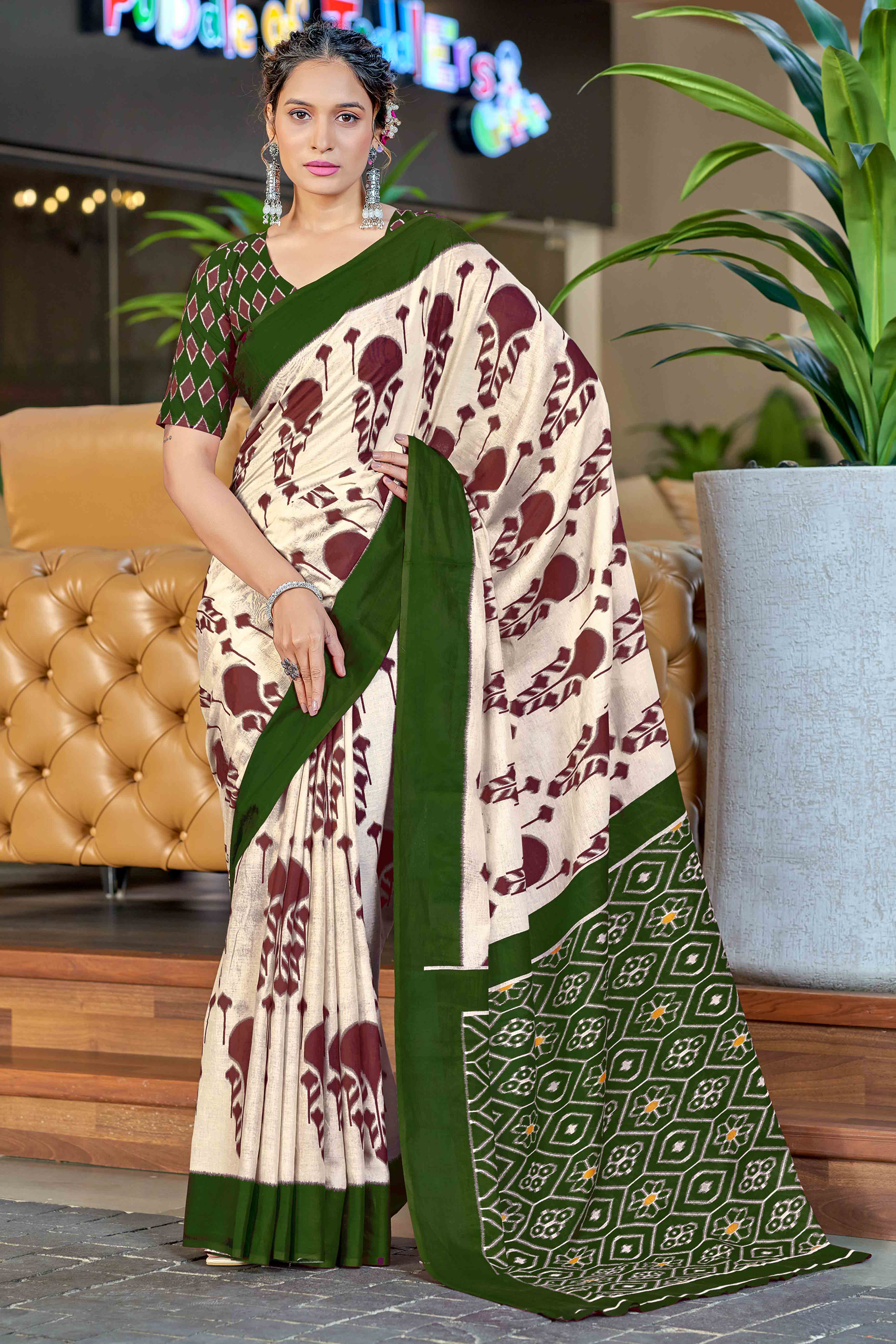 Cream & Green Abstract Printed Soft Pure Cotton Saree