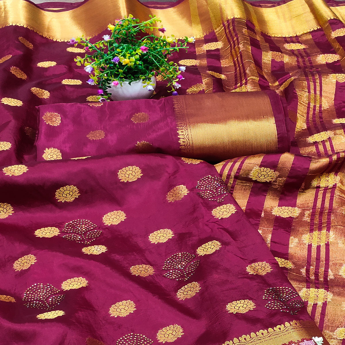 Magenta Zari Woven Jacquard Saree With Embroidery Border