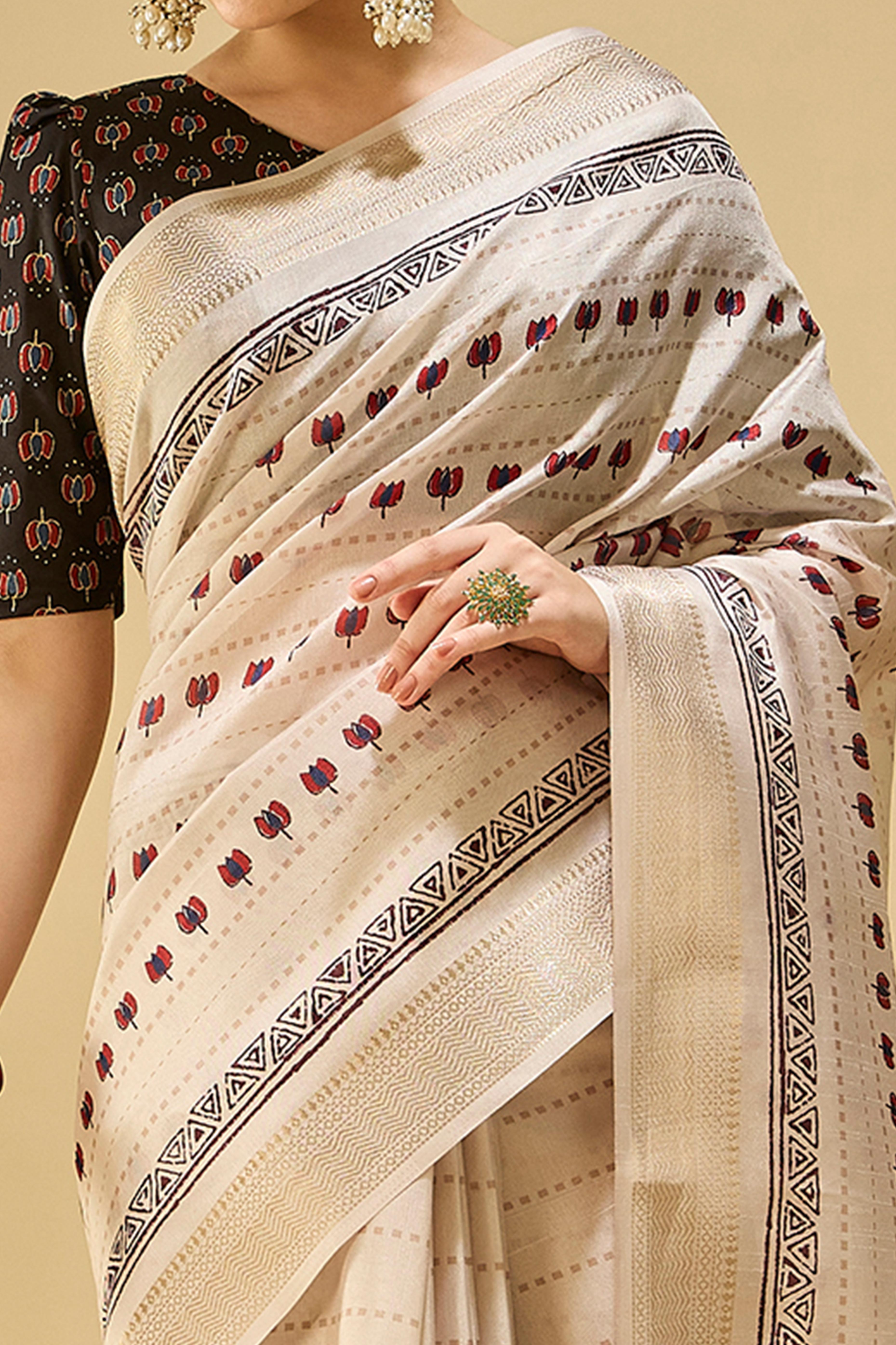 Refined Cream Floral Patterned Katki Cotton Silk Saree Highlighted By Tassel Pallu