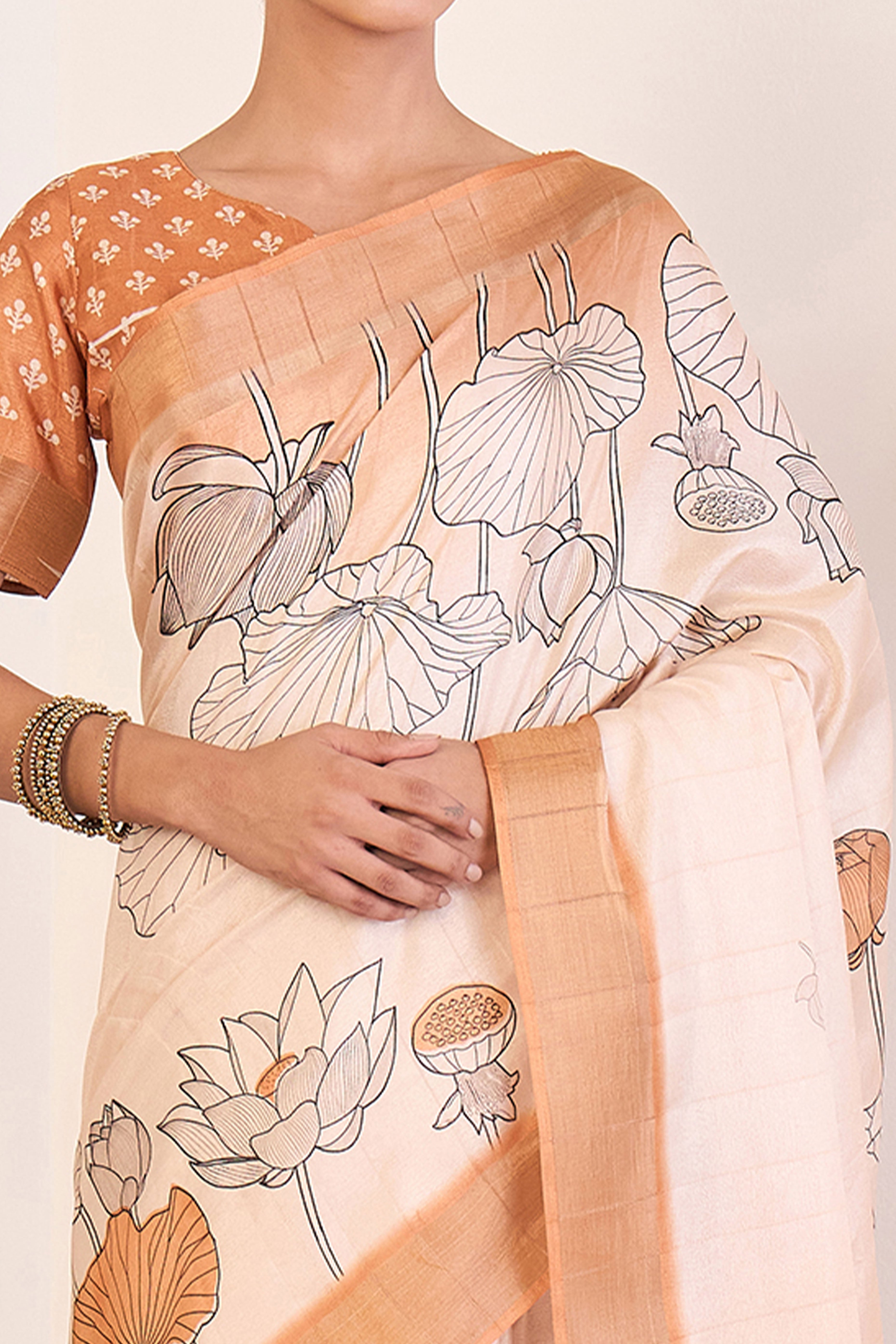 Elegant Light Peach Floral Printed Kotha Cotton Silk Saree Reflecting Subtle Sophistication