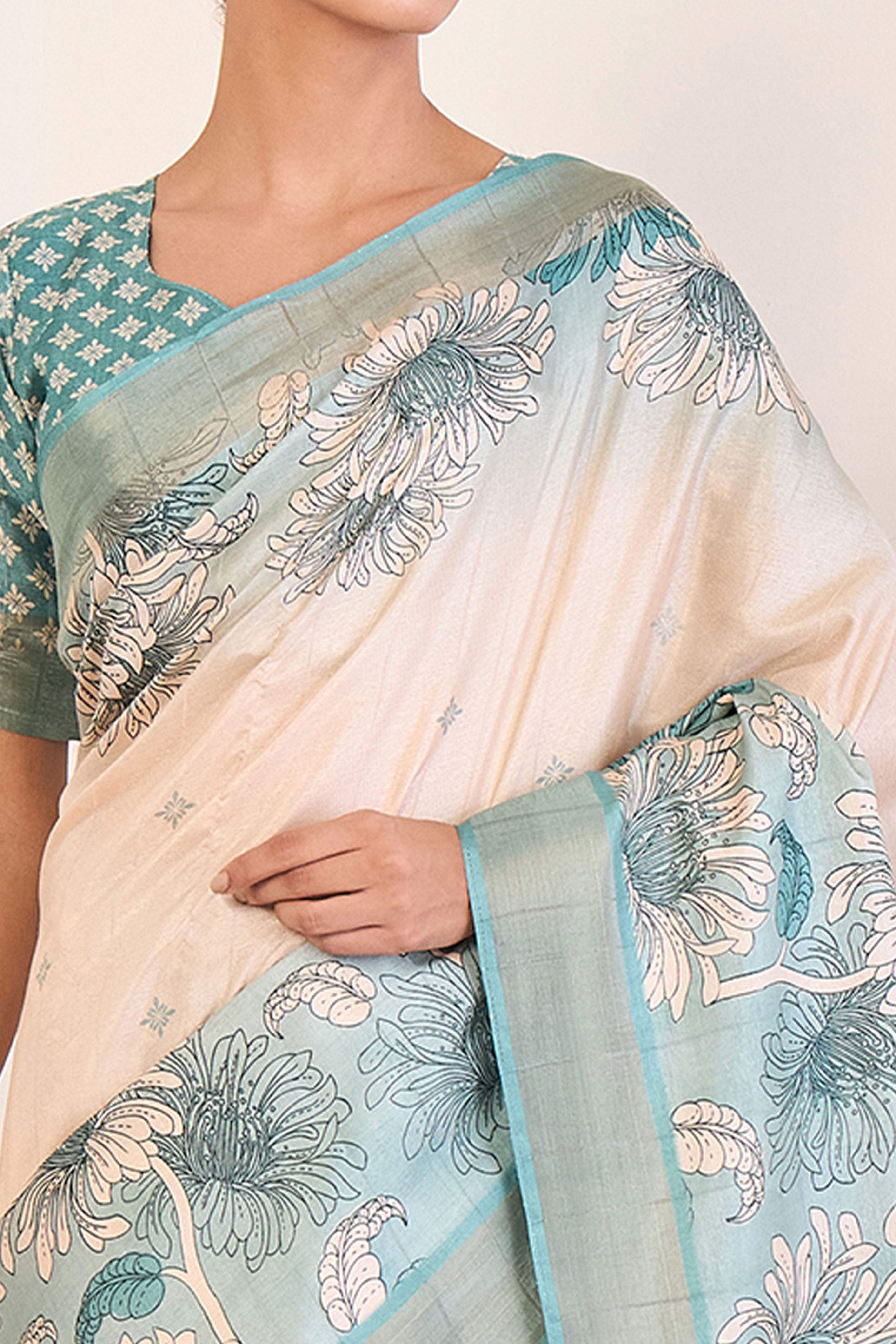 Elegant Light Blue Floral Printed Kotha Cotton Silk Saree Reflecting Subtle Sophistication