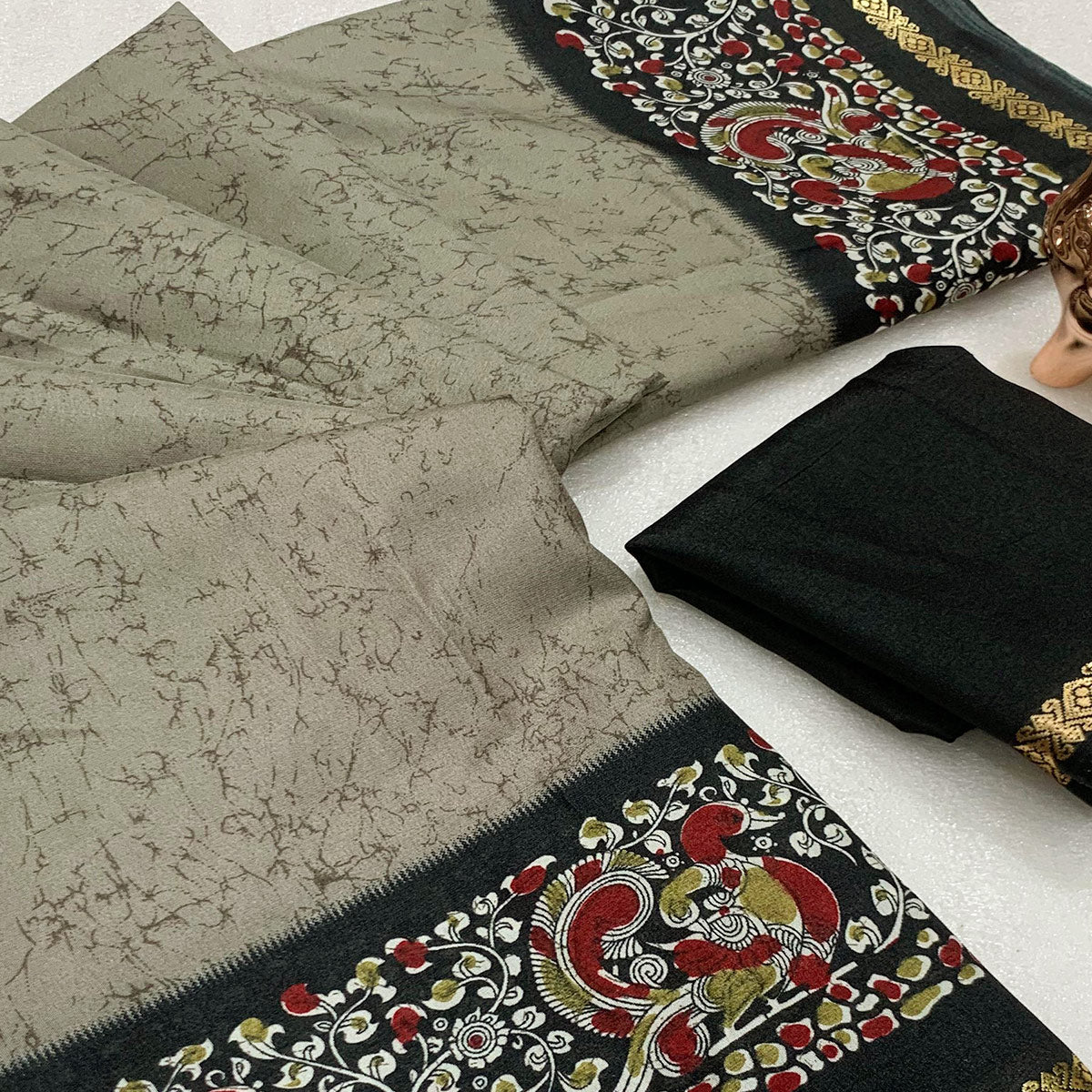 Grey Dola Silk Saree with Contemporary Abstract Motifs and Kalamkari Pallu