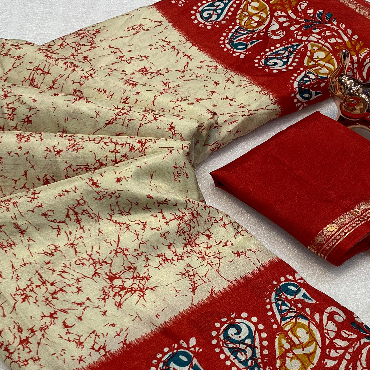 Cream & Red Abstract Printed Dola Silk Saree Enhanced With Kalamkari Art Pallu